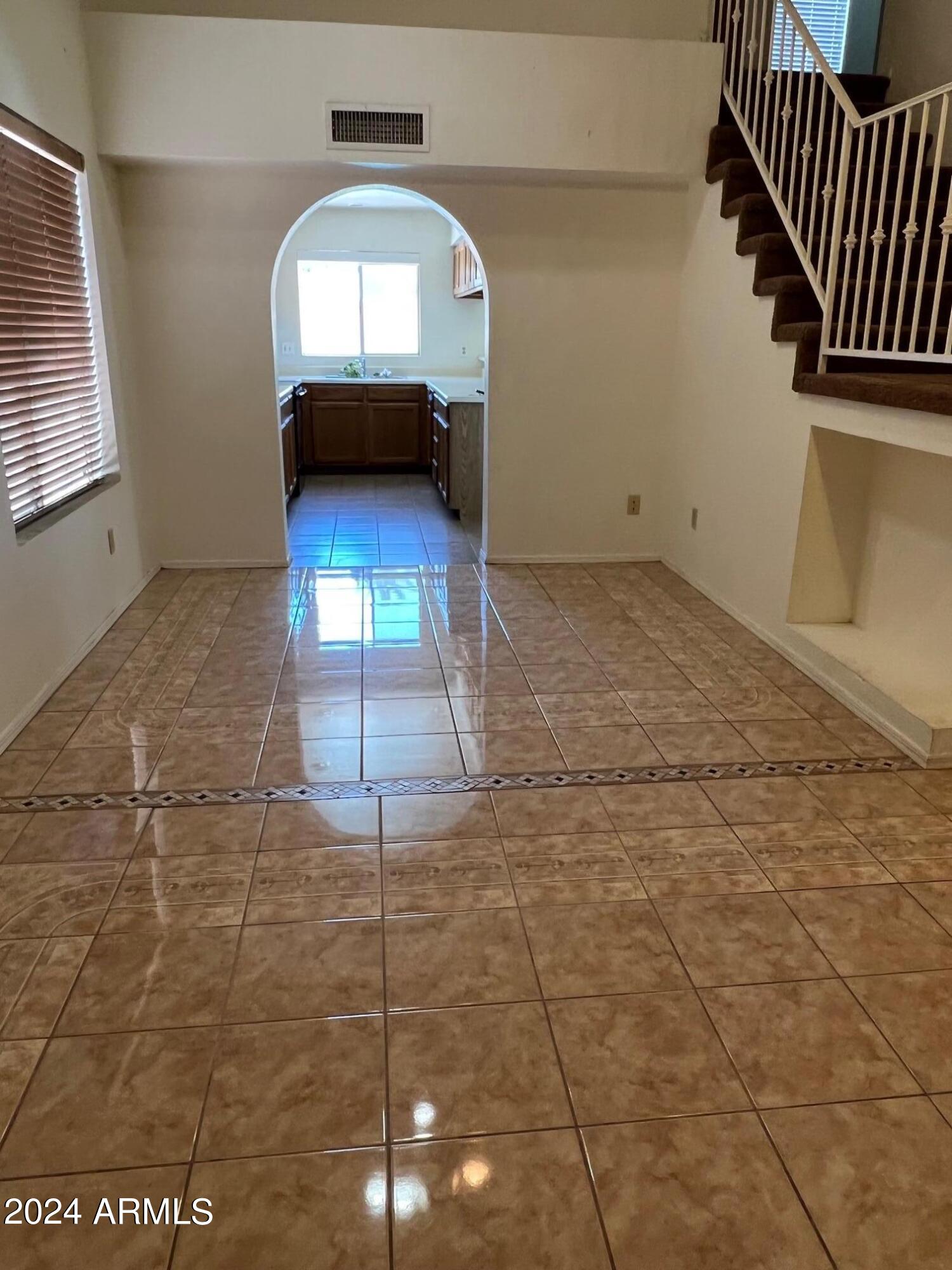 9208 W CHOLLA Street