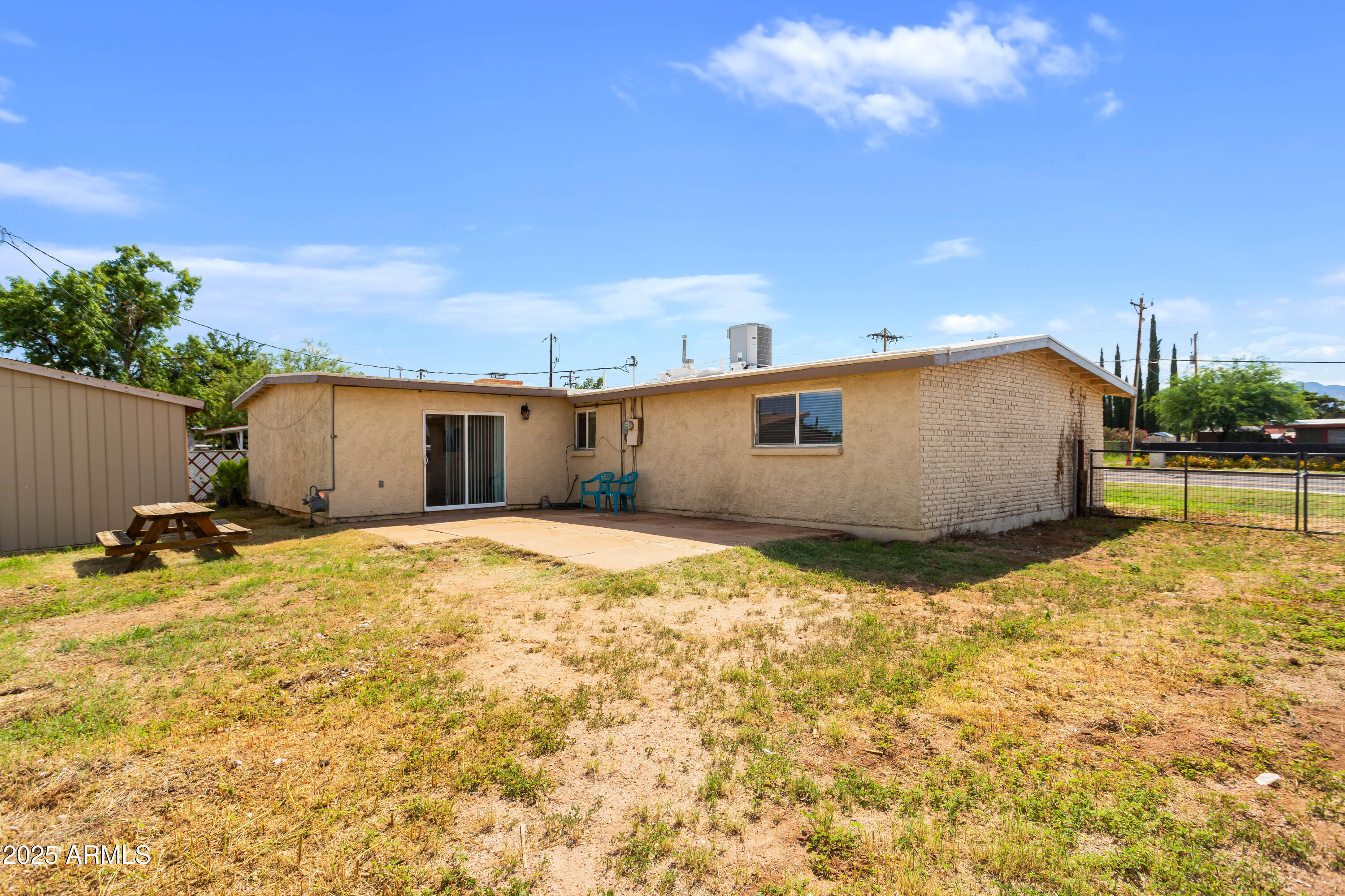 611 S CARMICHAEL Avenue