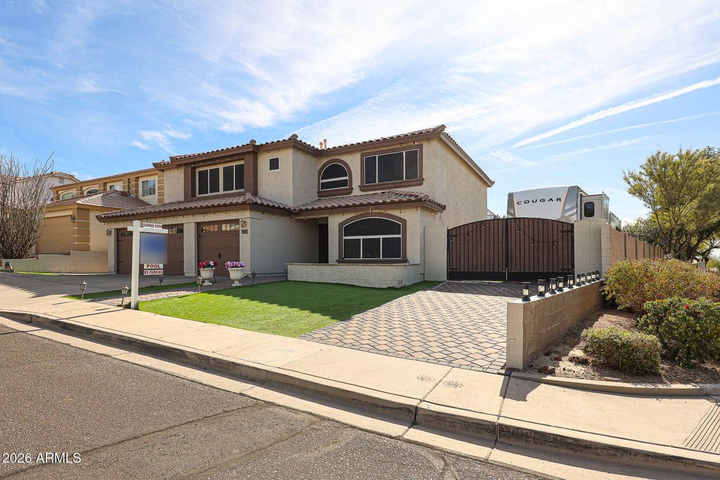 Photo of 6349 W El Cortez Place, Phoenix, AZ 85083 (MLS # 6975561)