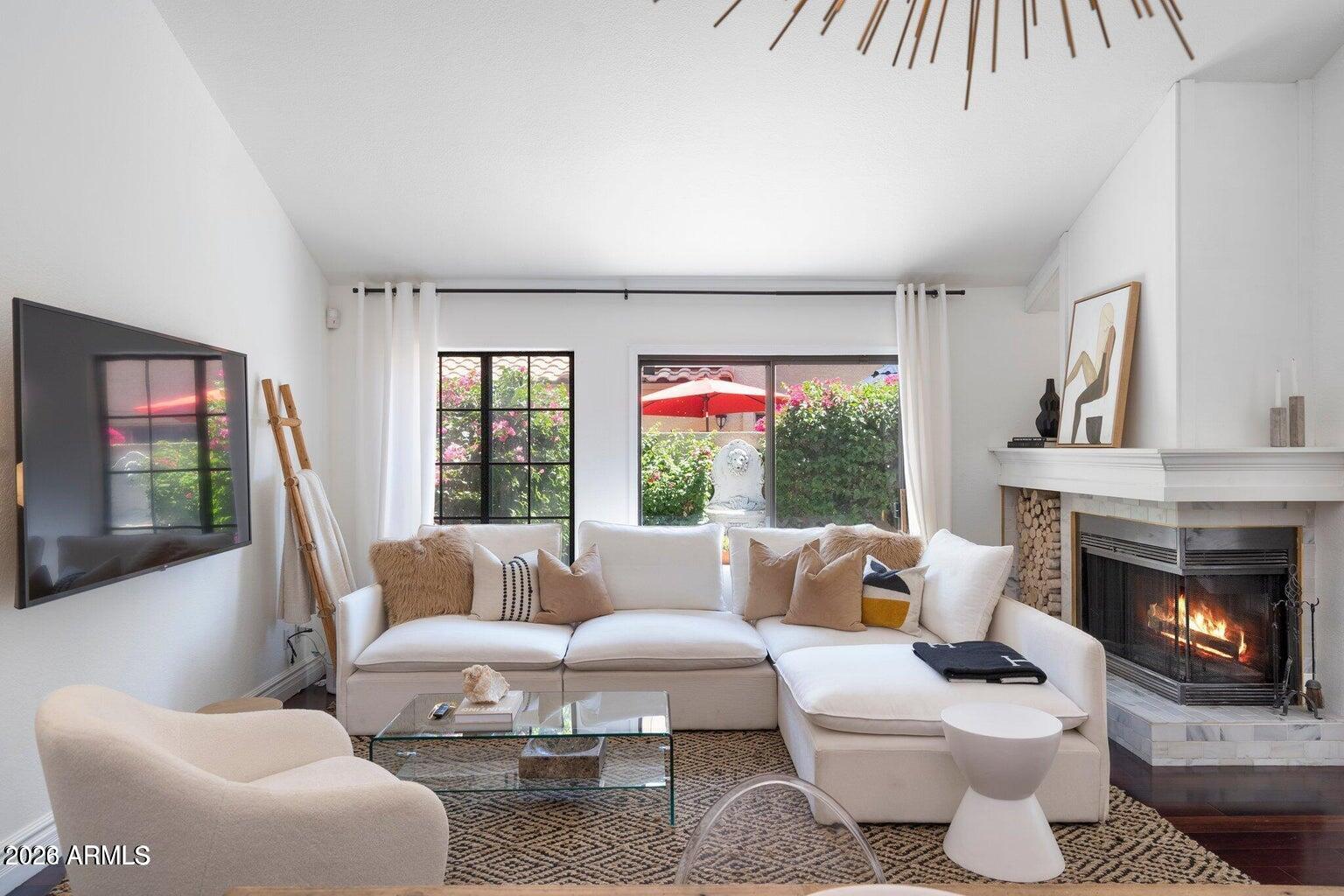 7925 E PEPPER TREE Lane