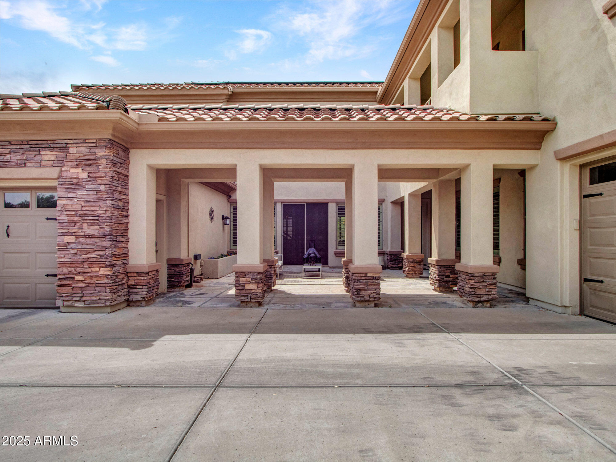 5812 W SPUR Drive