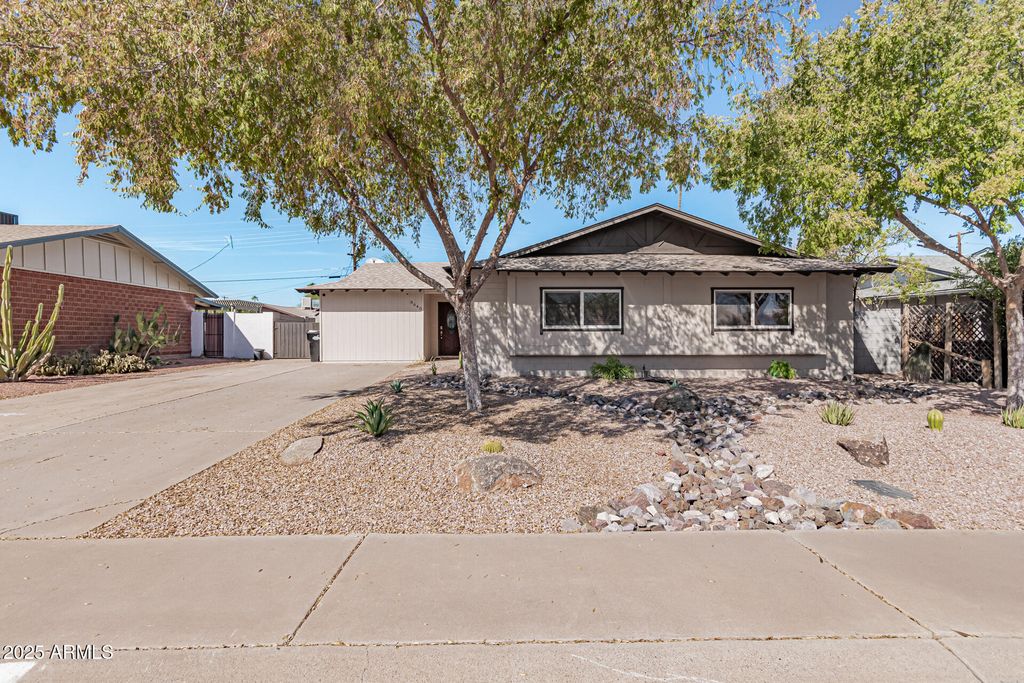 Photo of 8640 E Wilshire Drive, Scottsdale, AZ 85257 (MLS # 6946833)