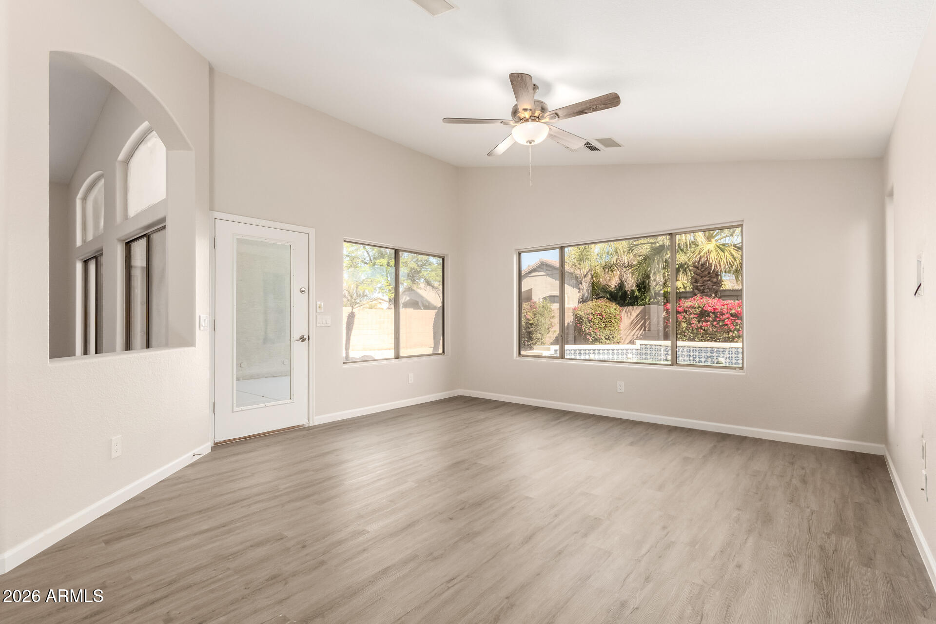 21110 E CALLE DE FLORES --