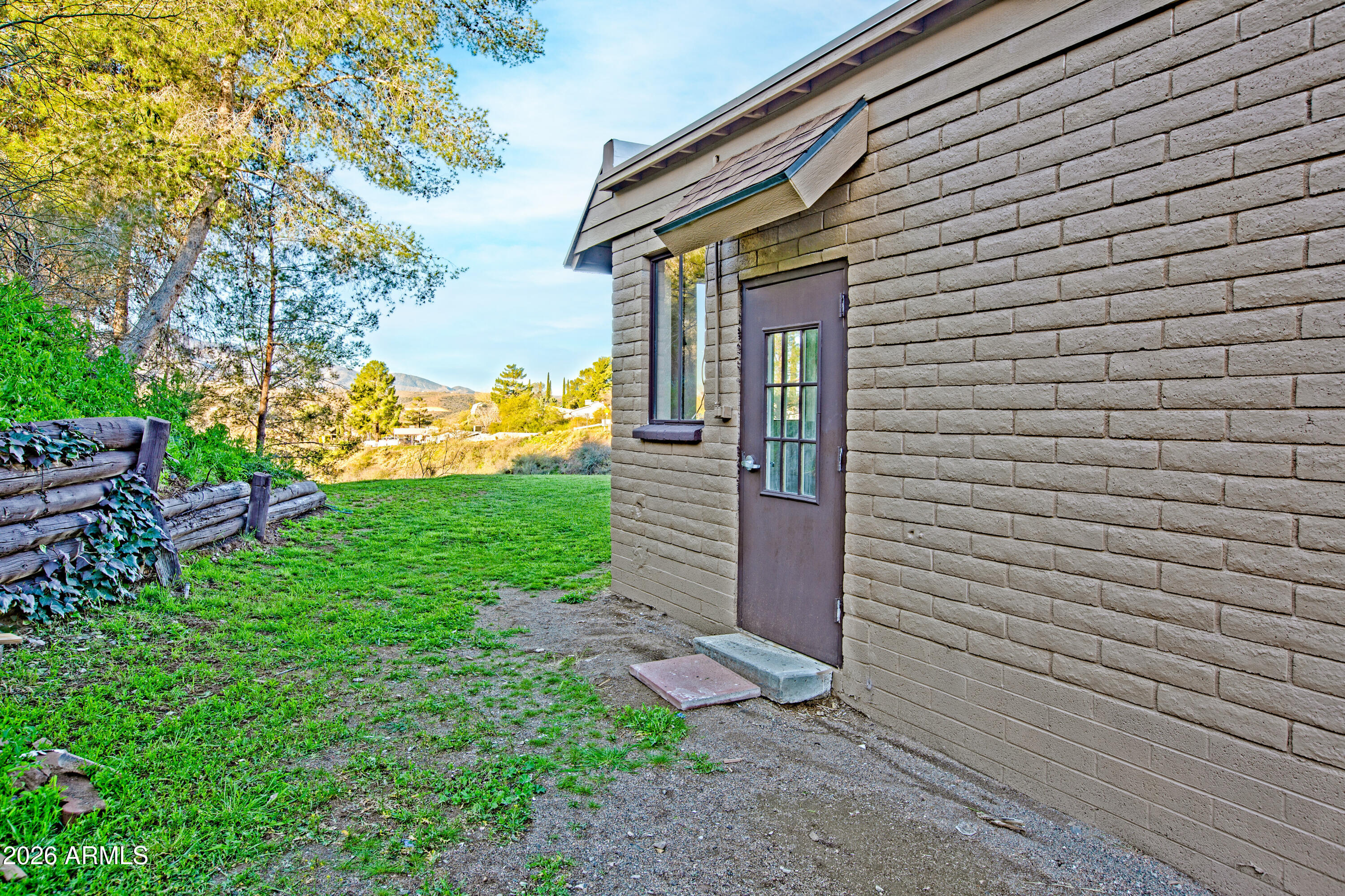 648 E PRICKLY PEAR Drive