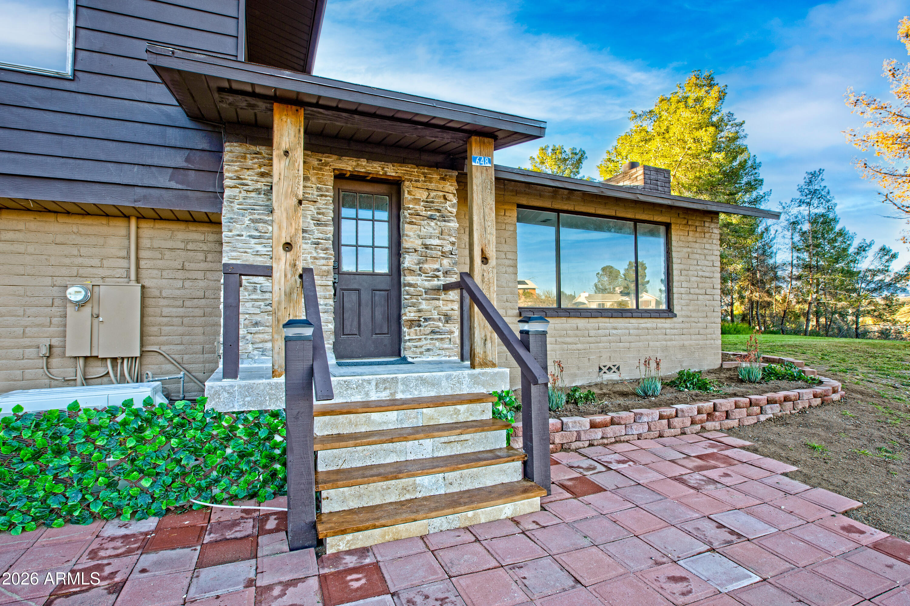 648 E PRICKLY PEAR Drive