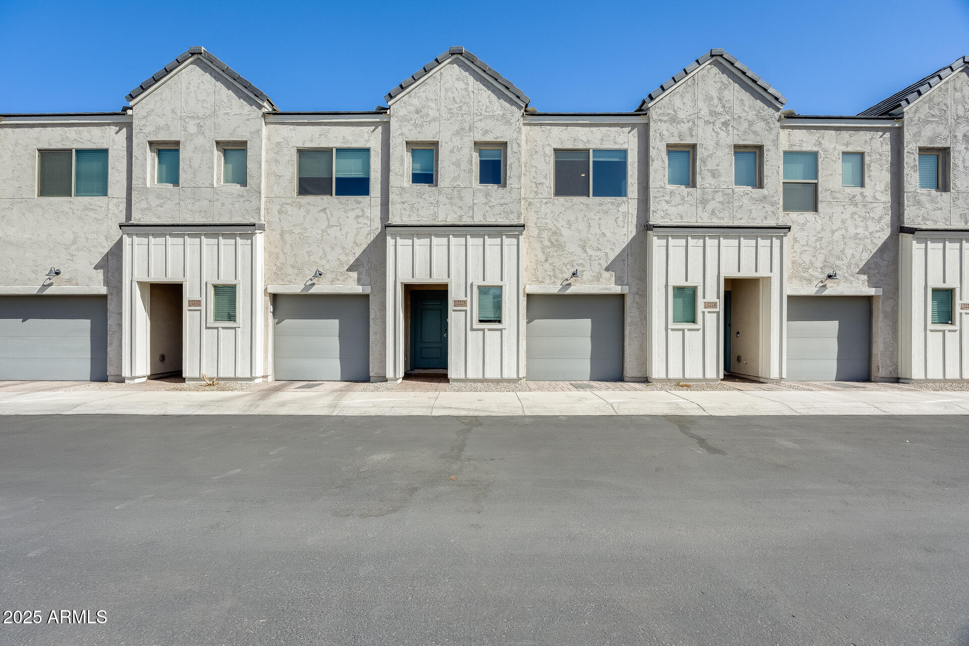 2228 W HARMONT Drive