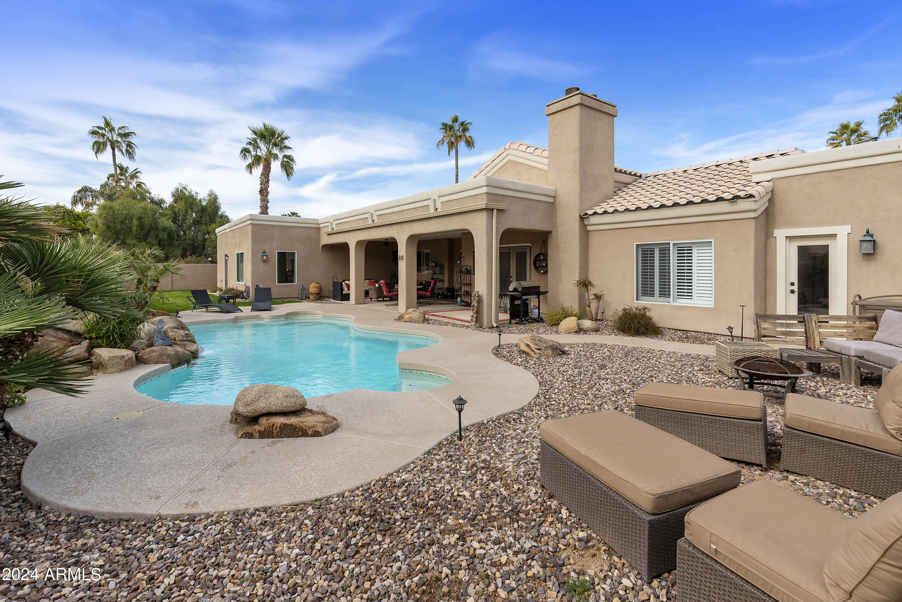 8689 E WINDROSE Drive