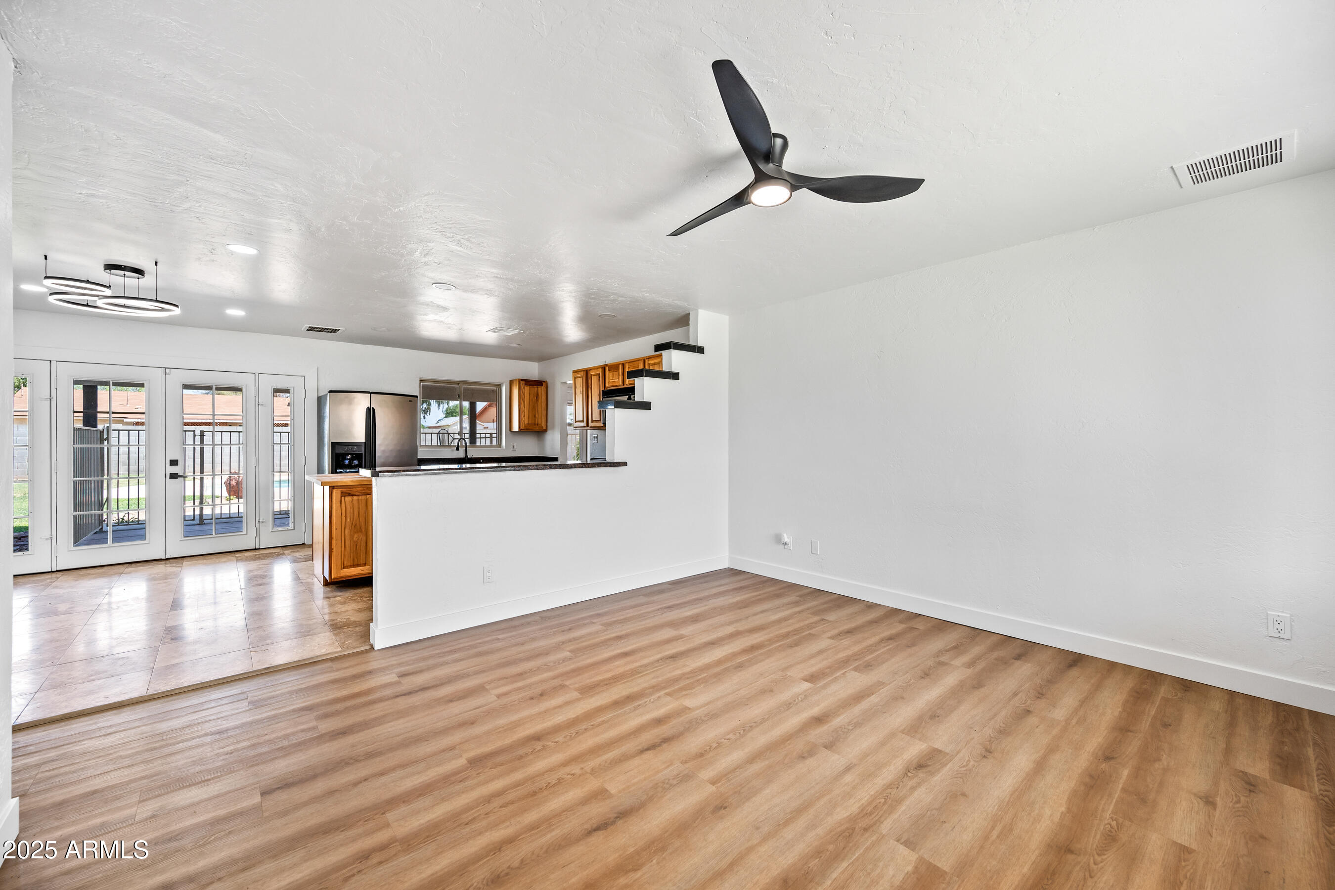 1444 W WICKIEUP Lane