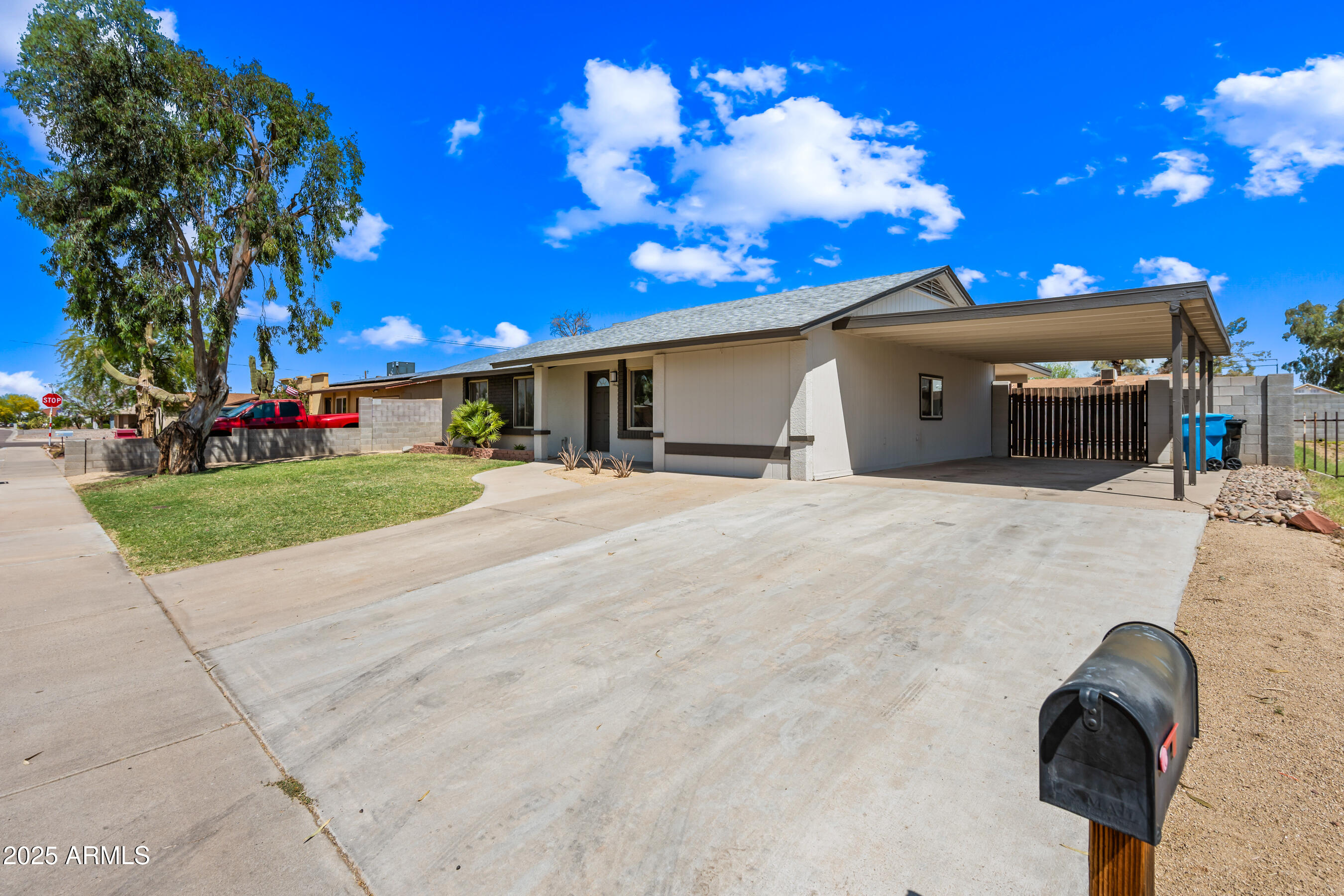 1444 W WICKIEUP Lane