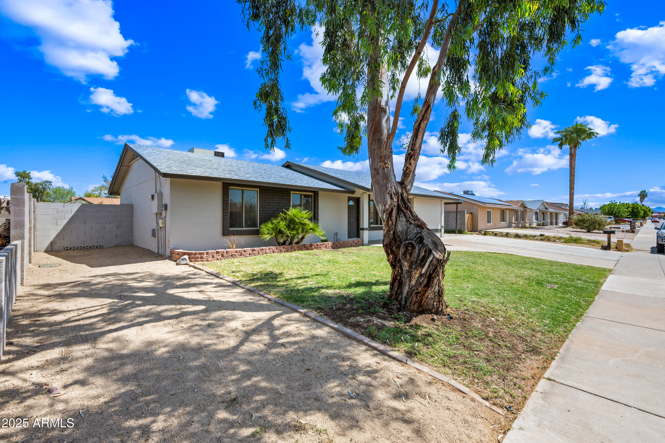 1444 W WICKIEUP Lane