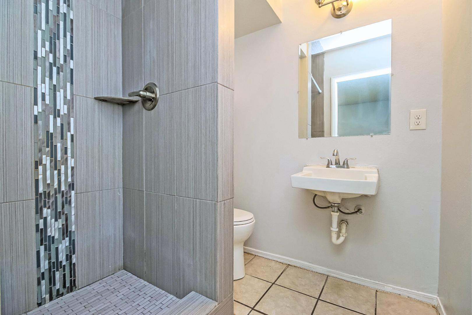 555 W Rio Salado Parkway 202