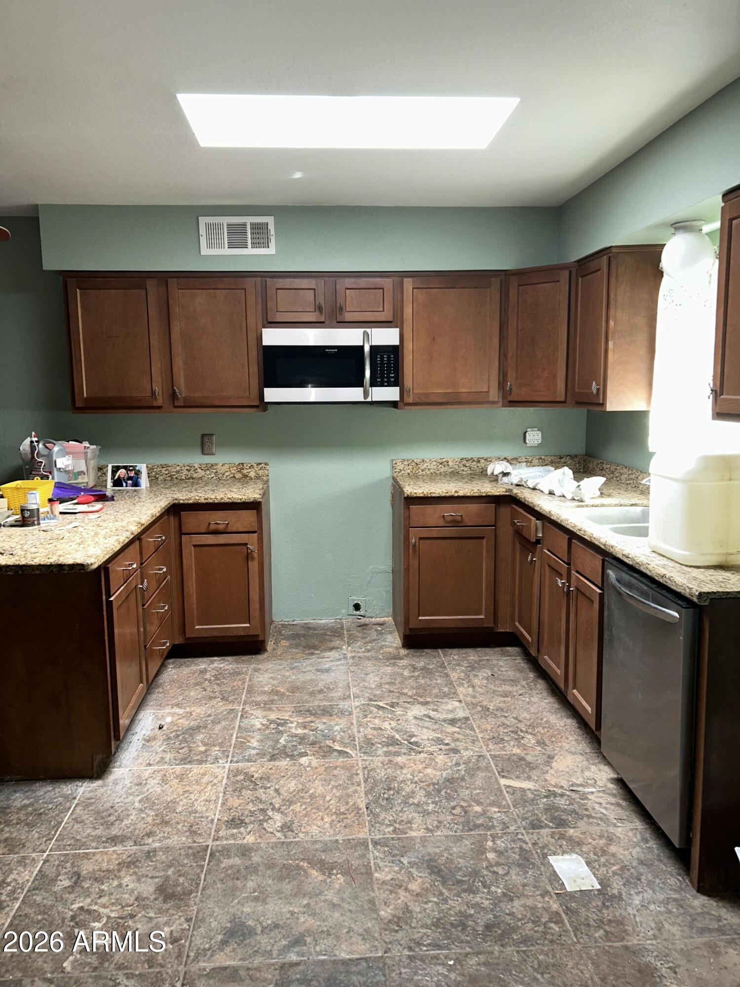 7949 W MONTECITO Avenue