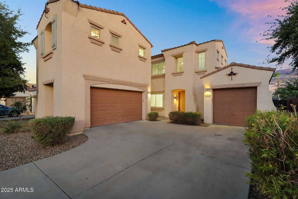 Photo of 637 E Indian Wells Place, Chandler, AZ 85249 (MLS # 7010930)