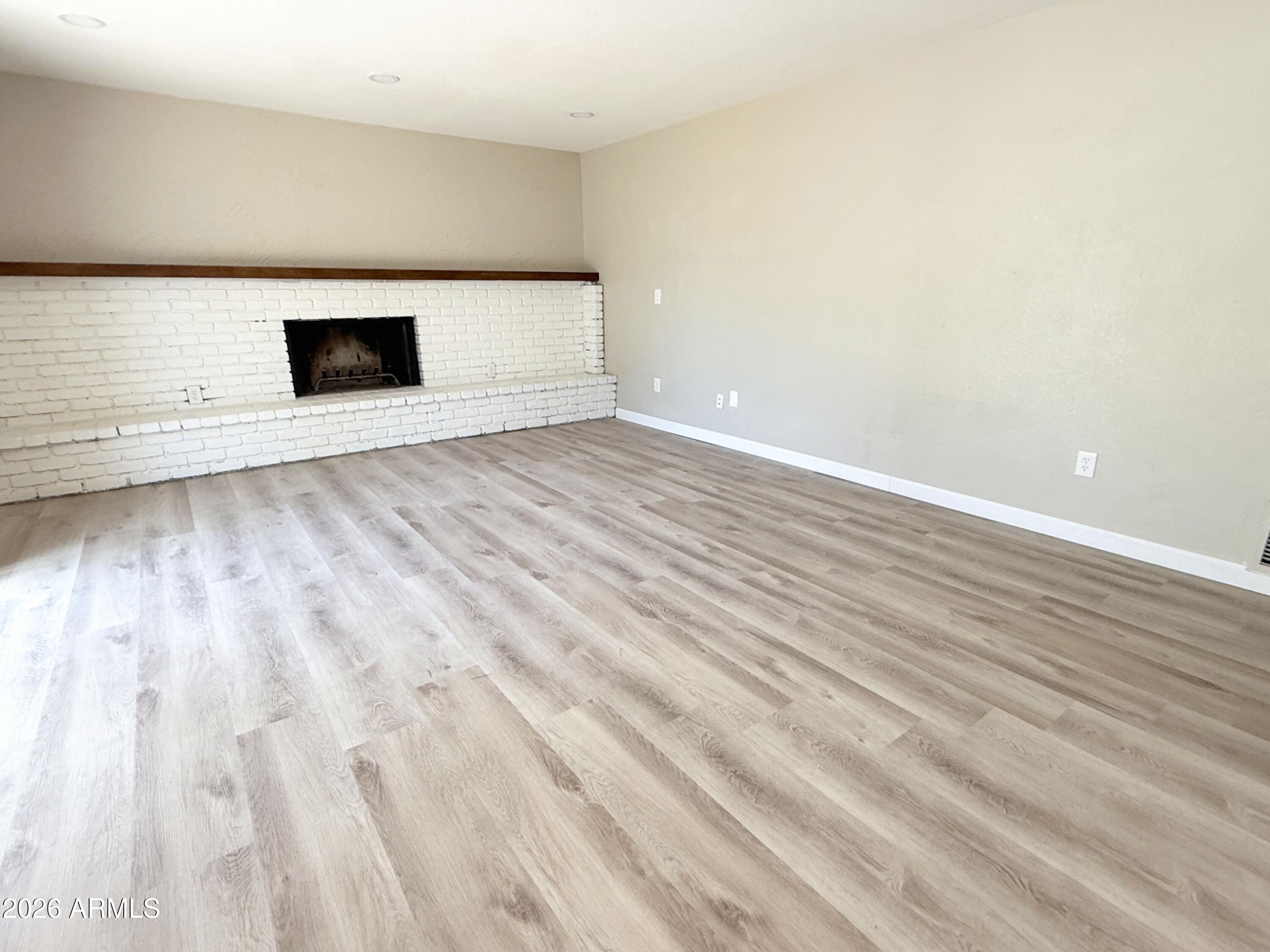1529 E Edgewater Drive