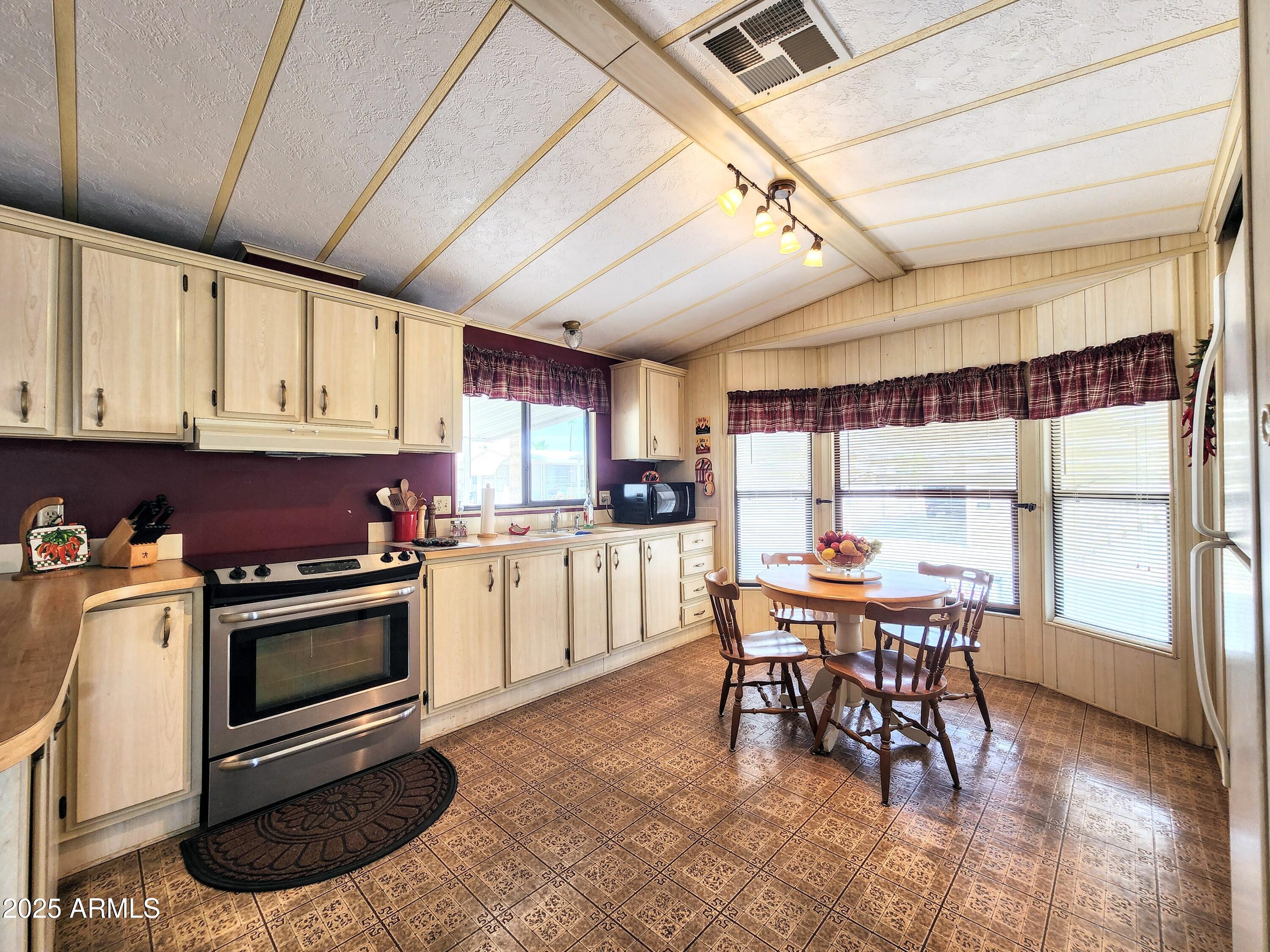 9333 E UNIVERSITY Drive 184