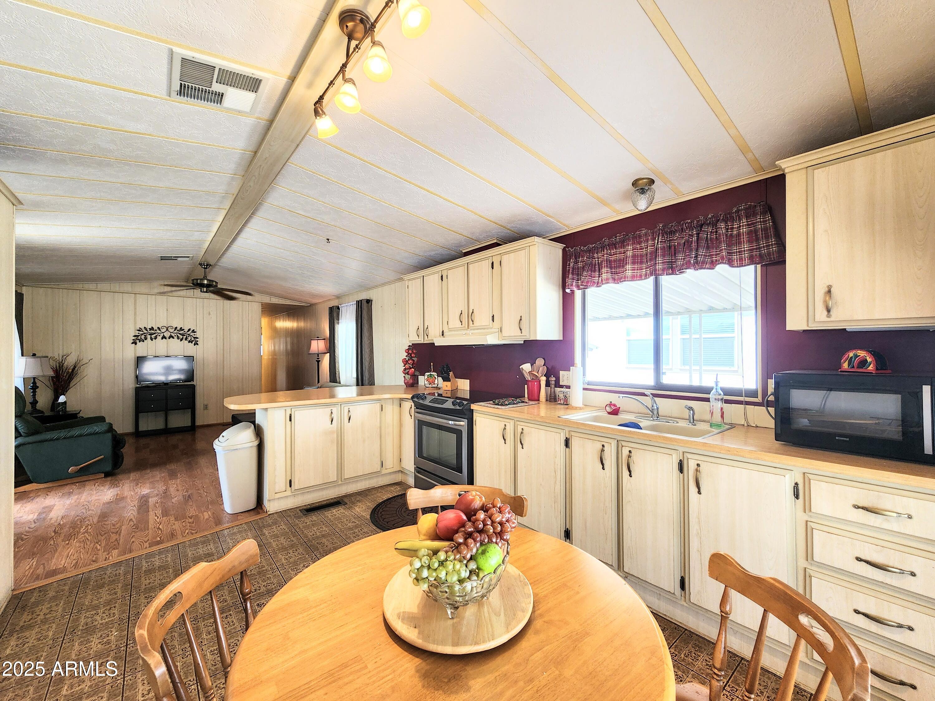 9333 E UNIVERSITY Drive 184