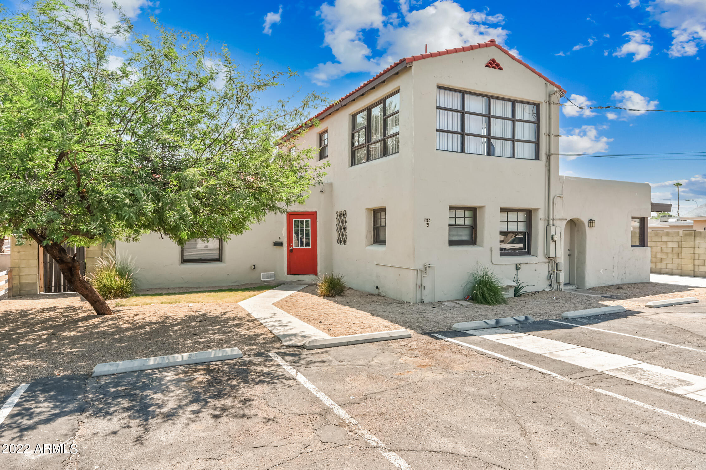 3949 E EARLL Drive 14