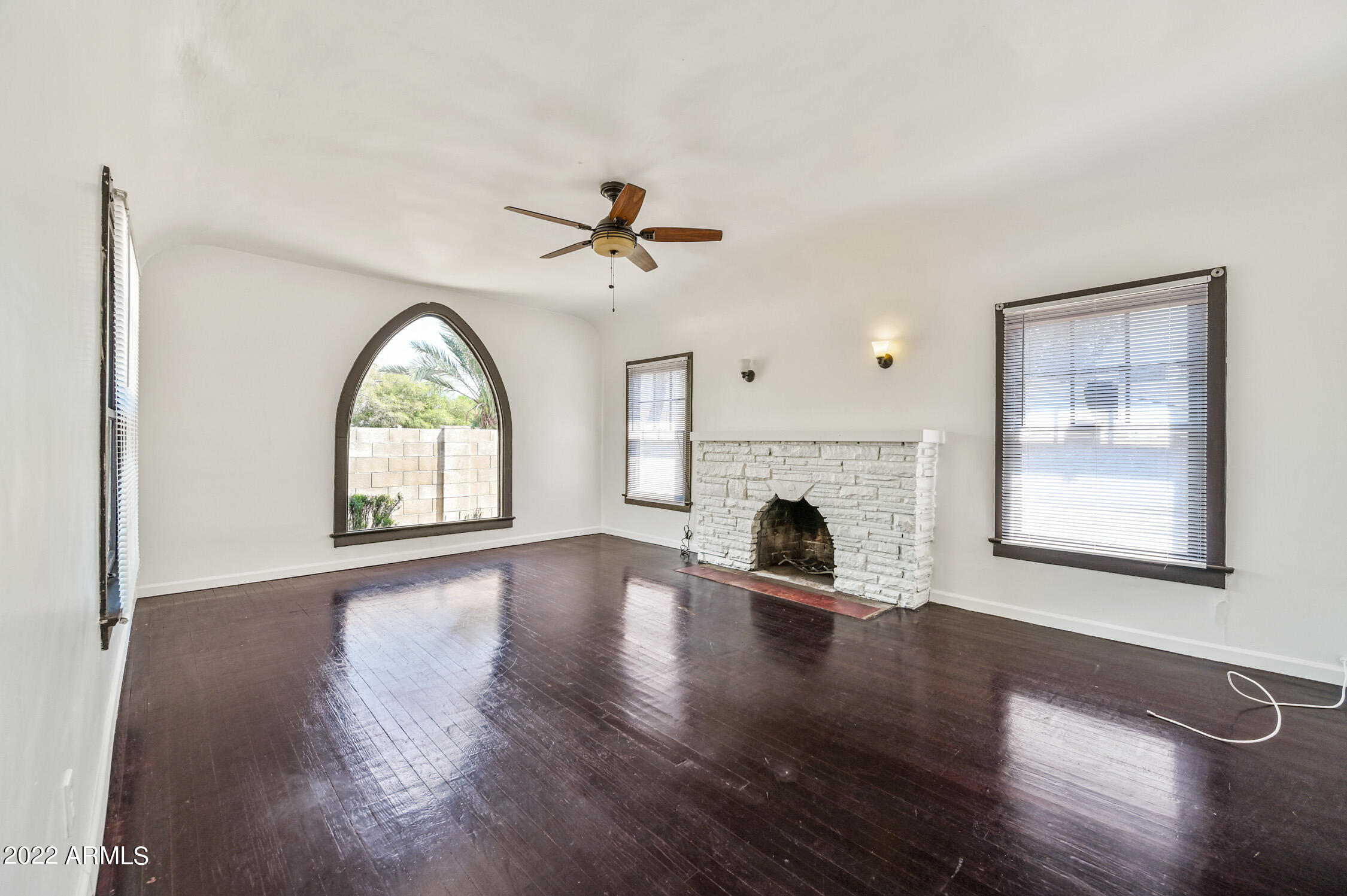 3949 E EARLL Drive 14