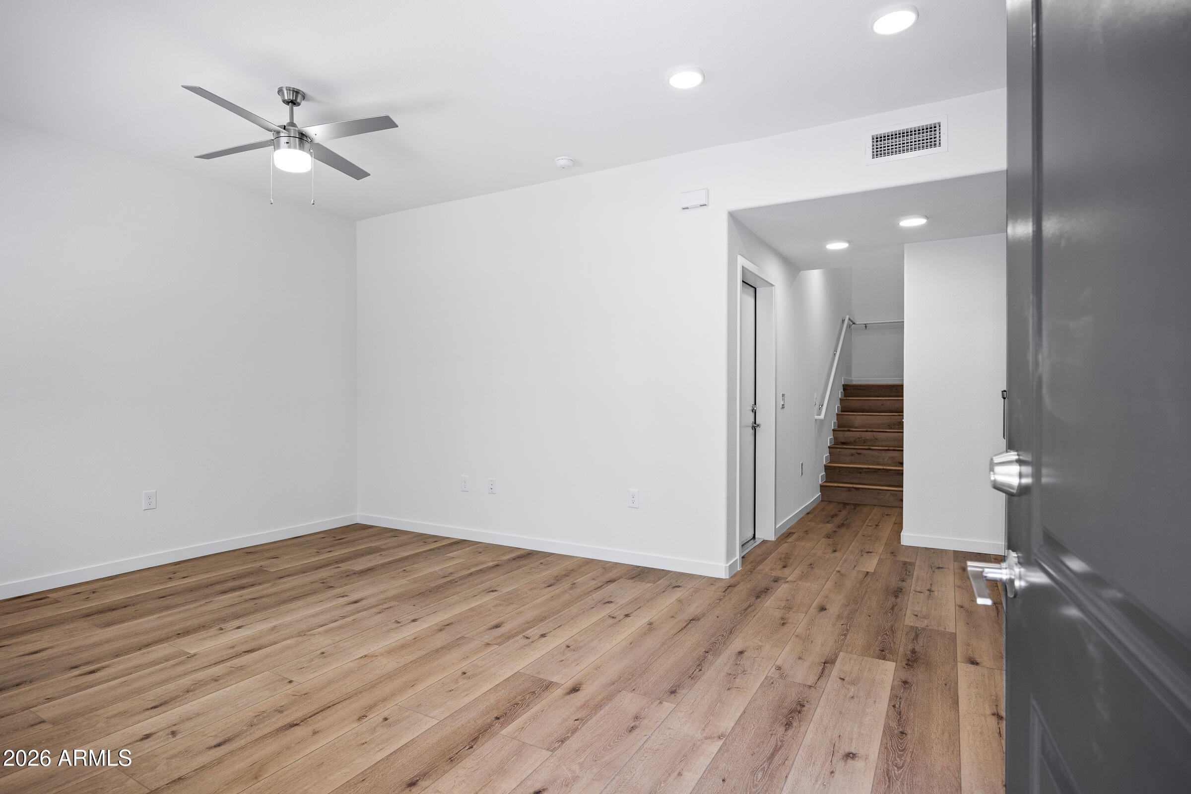 2319 E MCARTHUR Drive