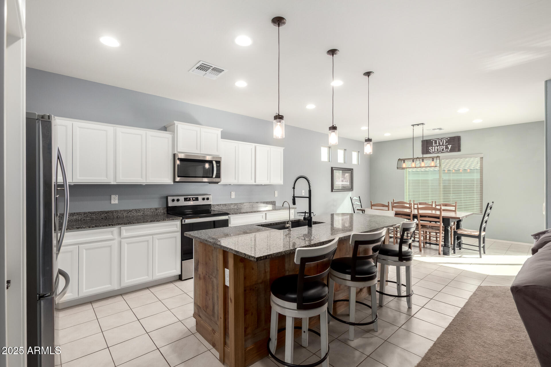 3554 N PRESIDIO Court