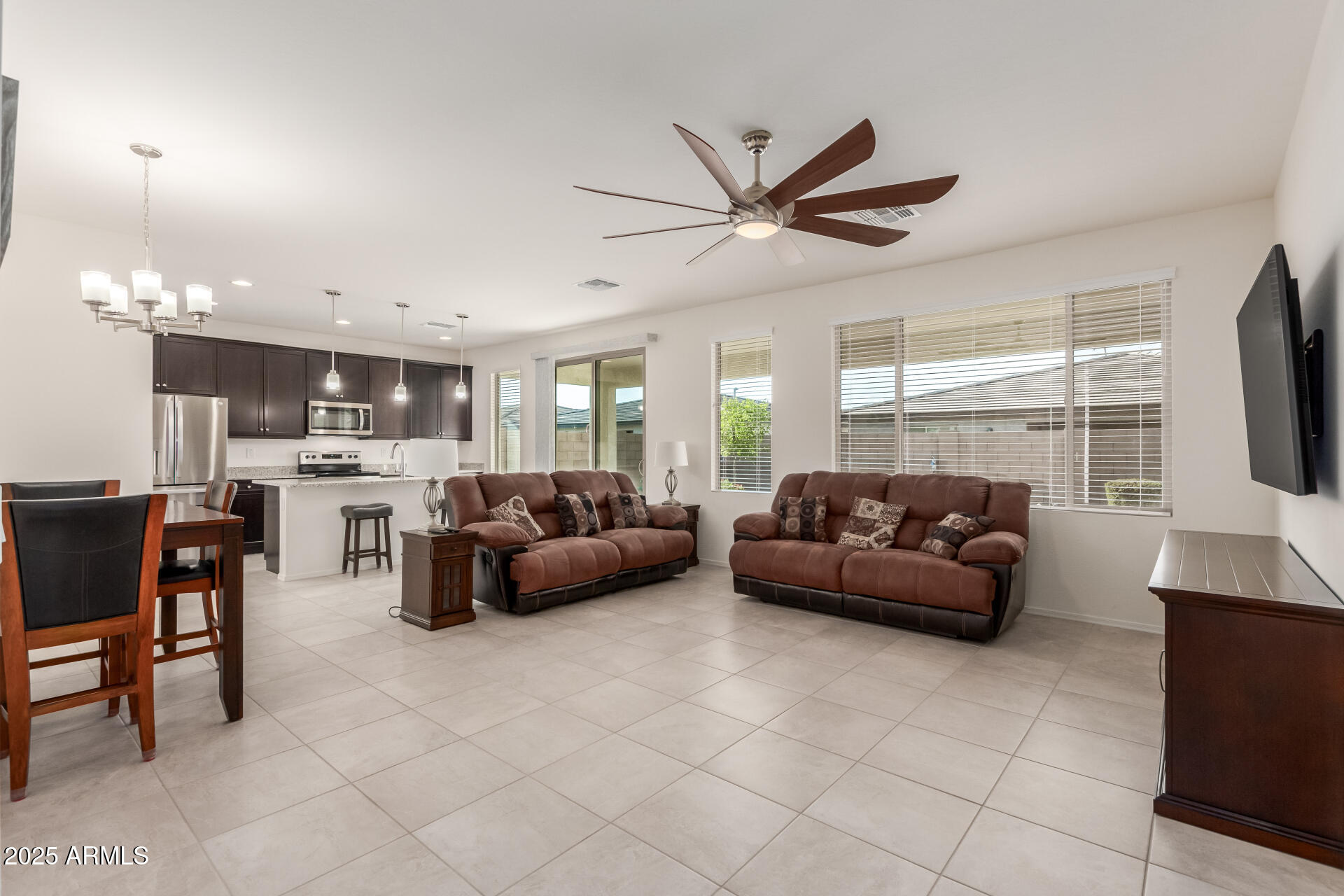 1412 W SONOQUI Boulevard