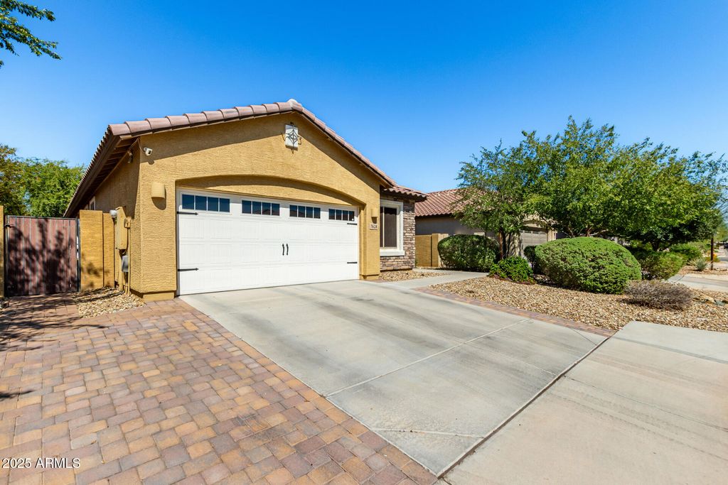 Photo of 7628 W Quail Track Drive, Peoria, AZ 85383 (MLS # 6927226)