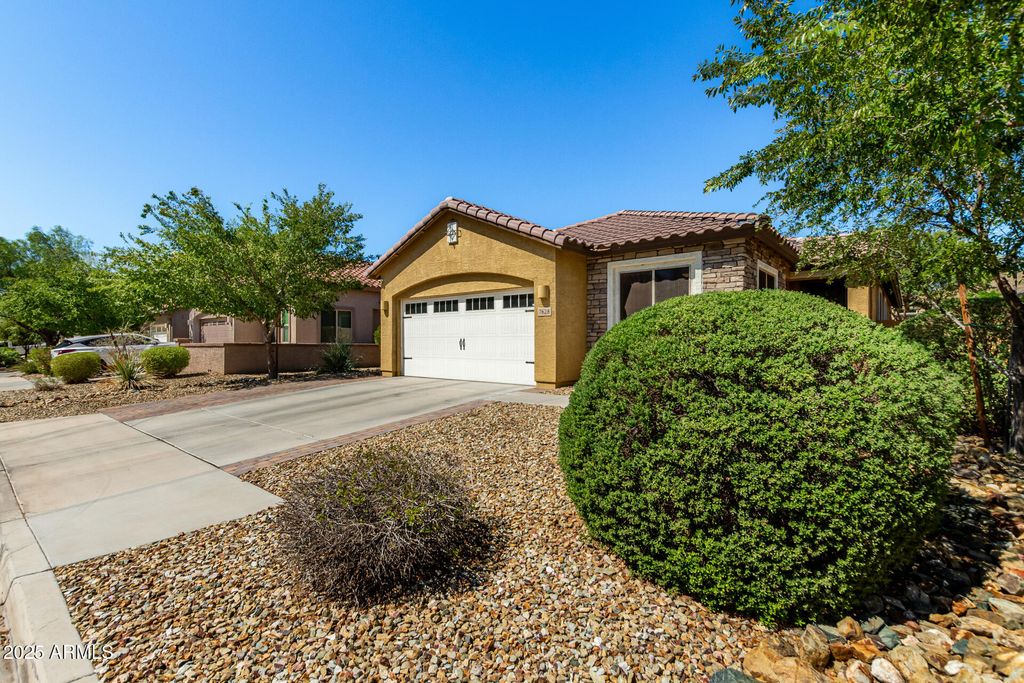 Photo of 7628 W Quail Track Drive, Peoria, AZ 85383 (MLS # 6927226)