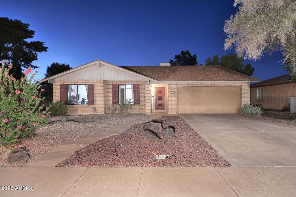 Photo of 906 W Kiowa Avenue, Mesa, AZ 85210 (MLS # 6931234)