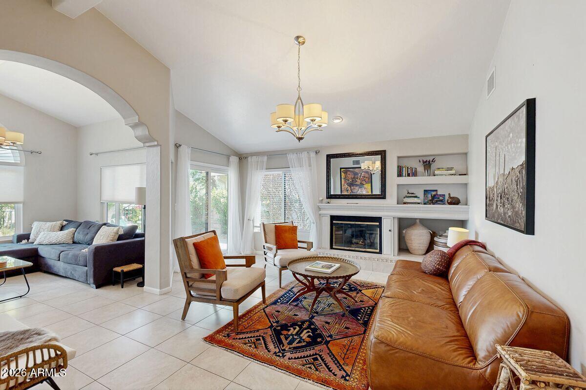 6516 N VIA DIVINA --