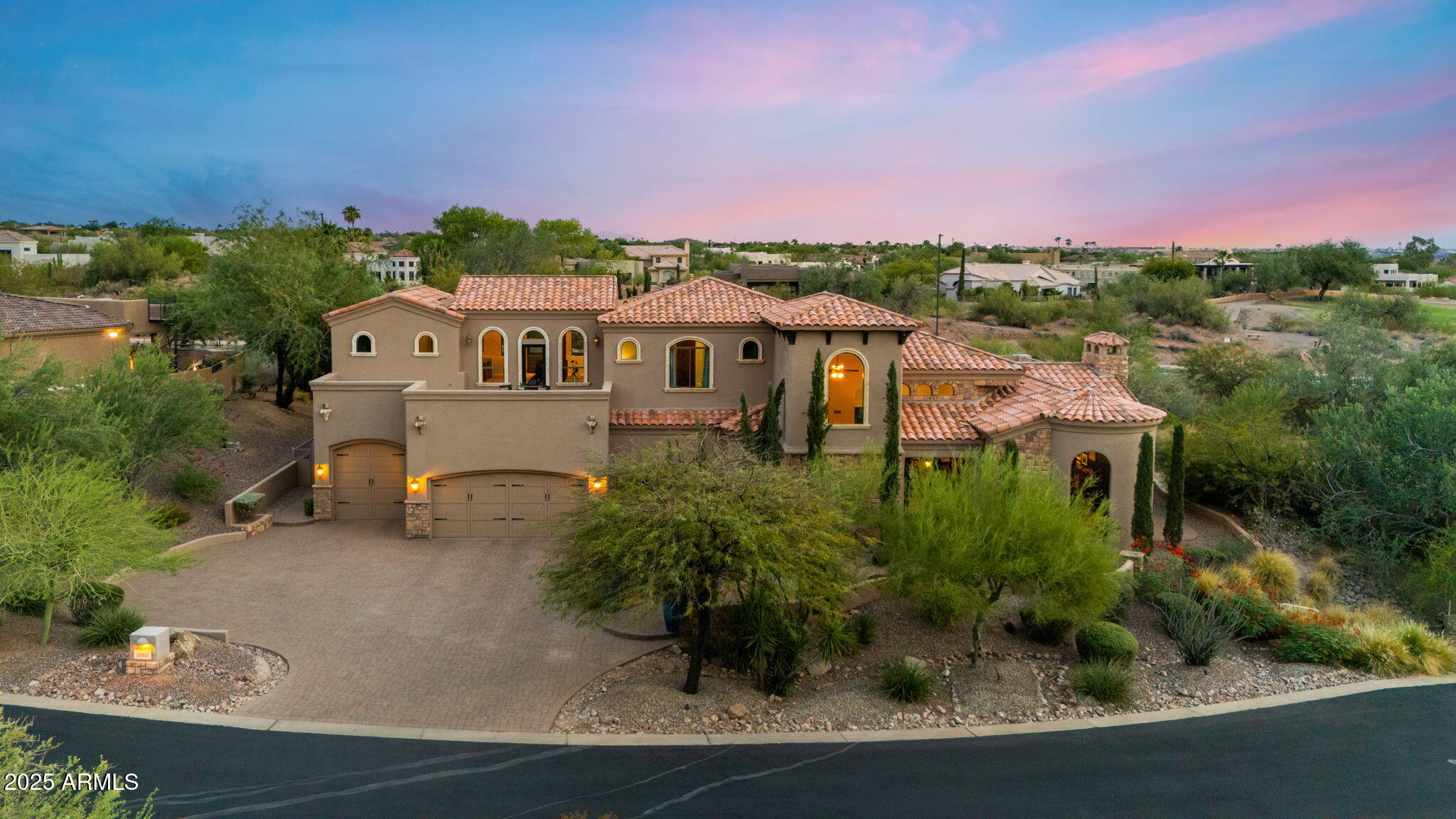 4332 N SANTIAGO Circle