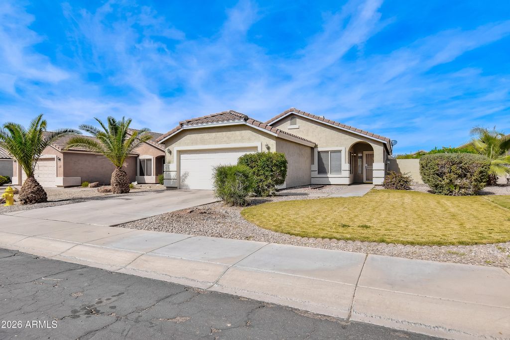 Photo of 3126 E Desert Lane, Gilbert, AZ 85234 (MLS # 6989497)