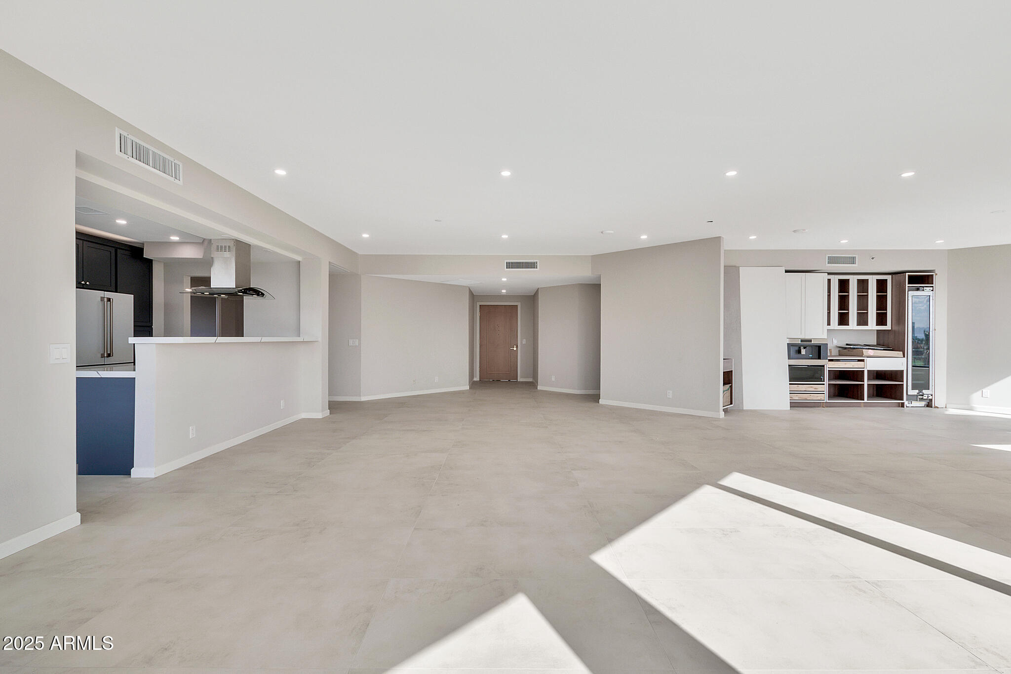 1040 E OSBORN Road 404