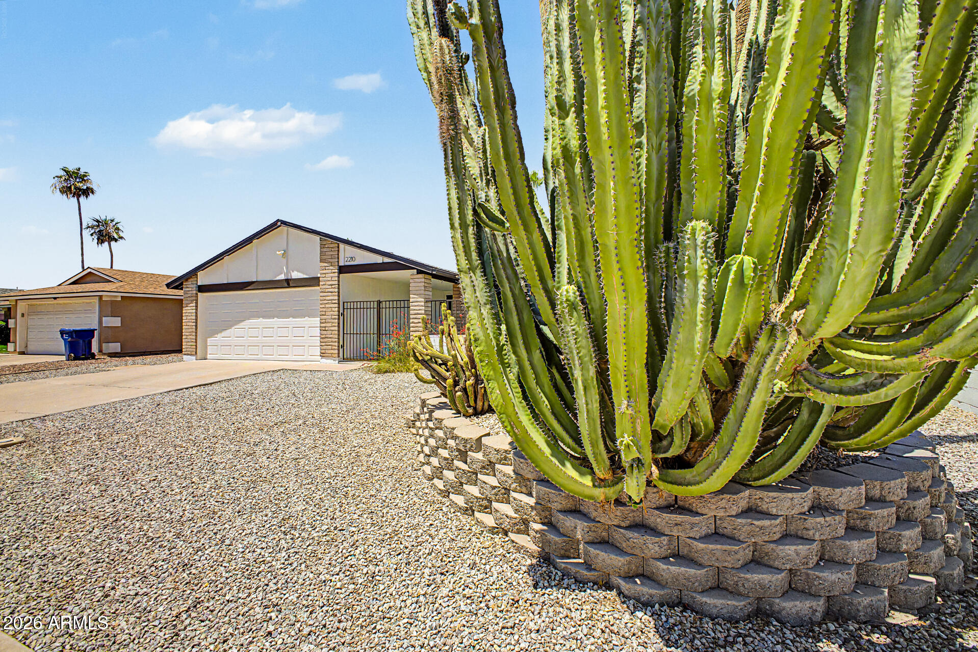 2210 N CHOLLA Street