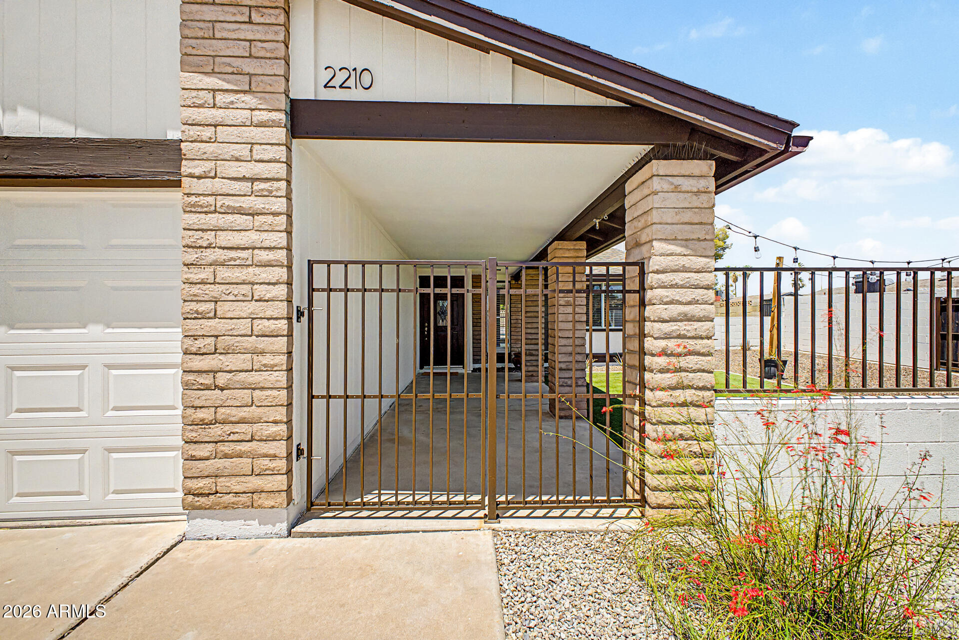 2210 N CHOLLA Street