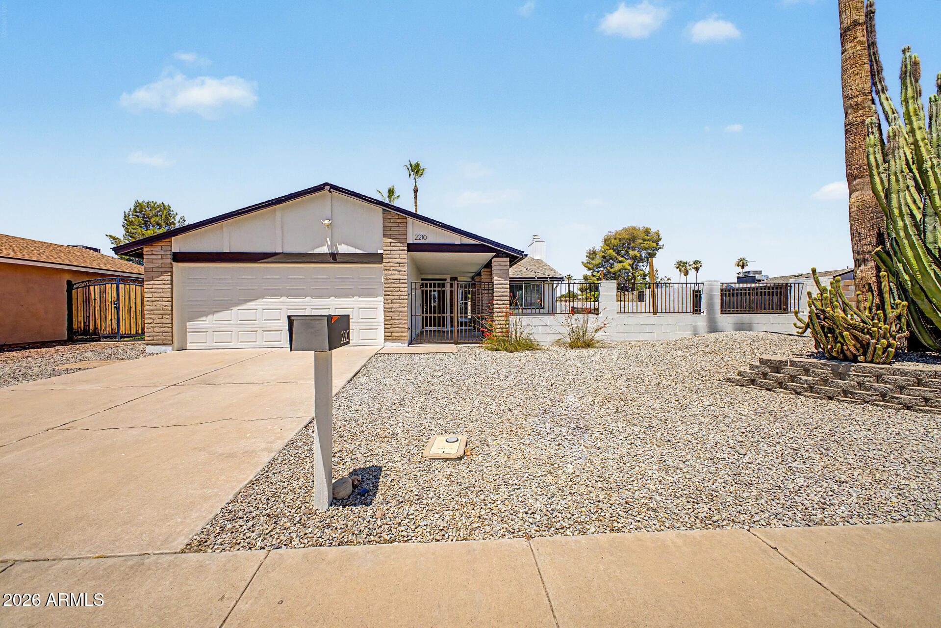 2210 N CHOLLA Street