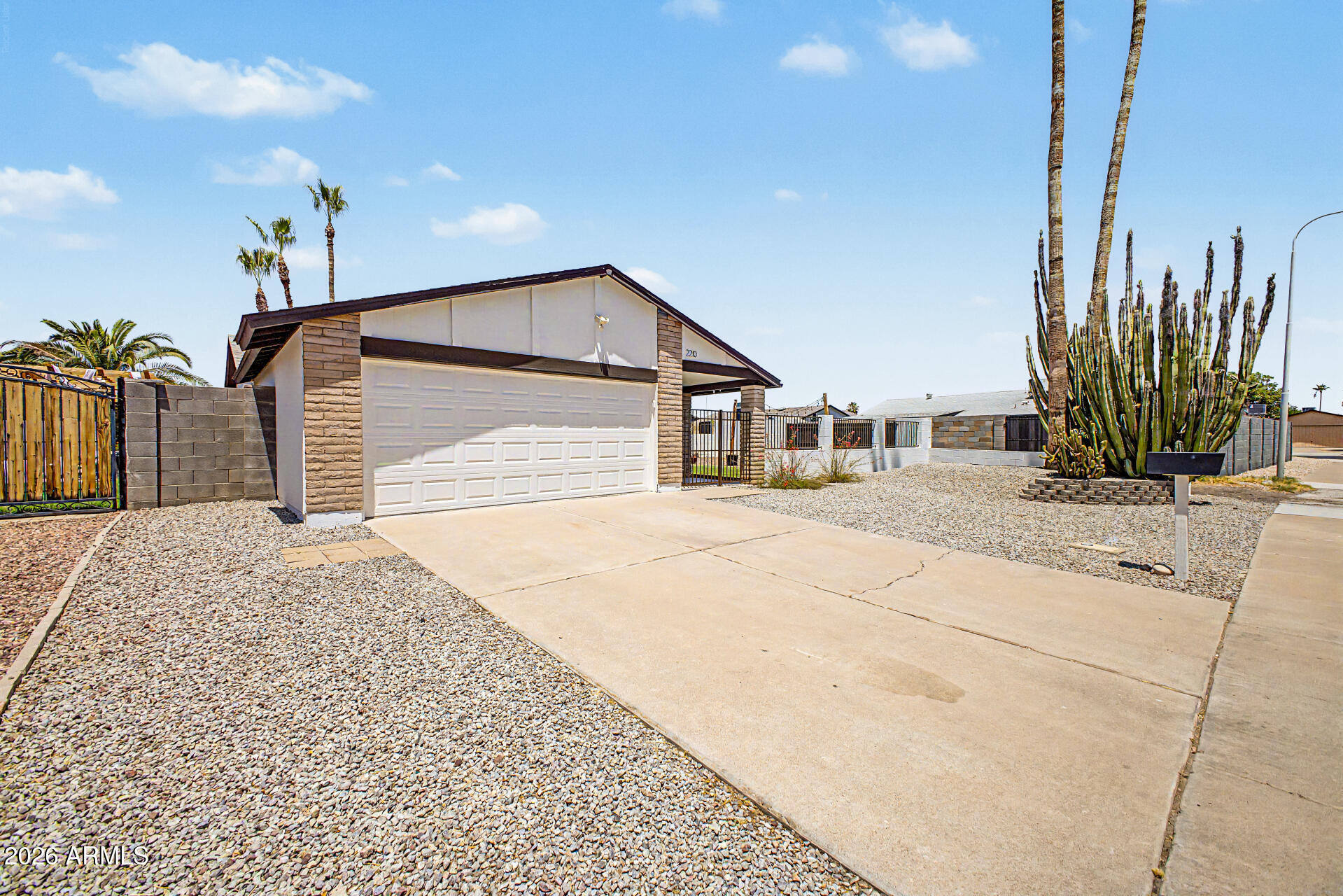 2210 N CHOLLA Street