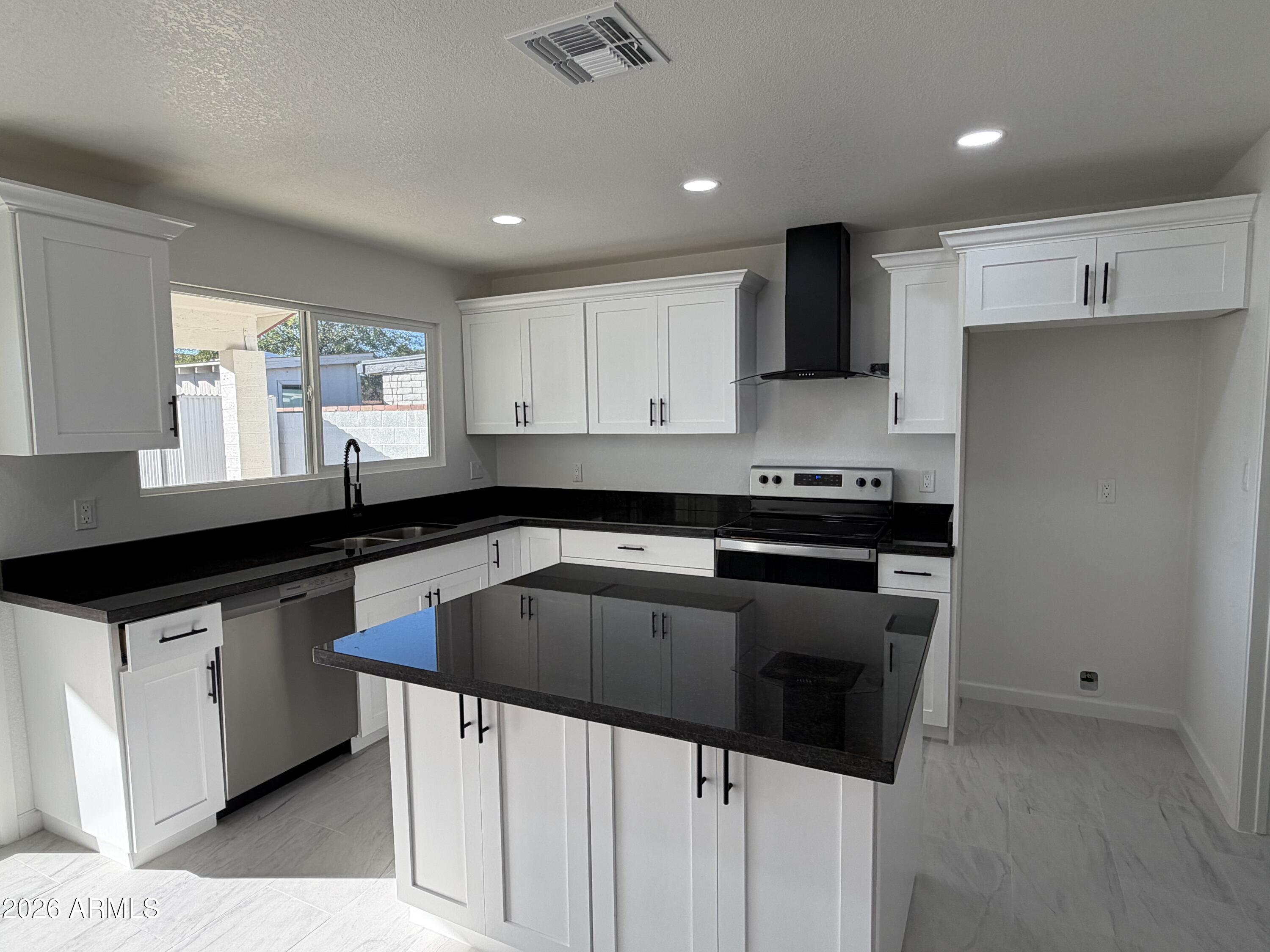 7639 W HEATHERBRAE Drive