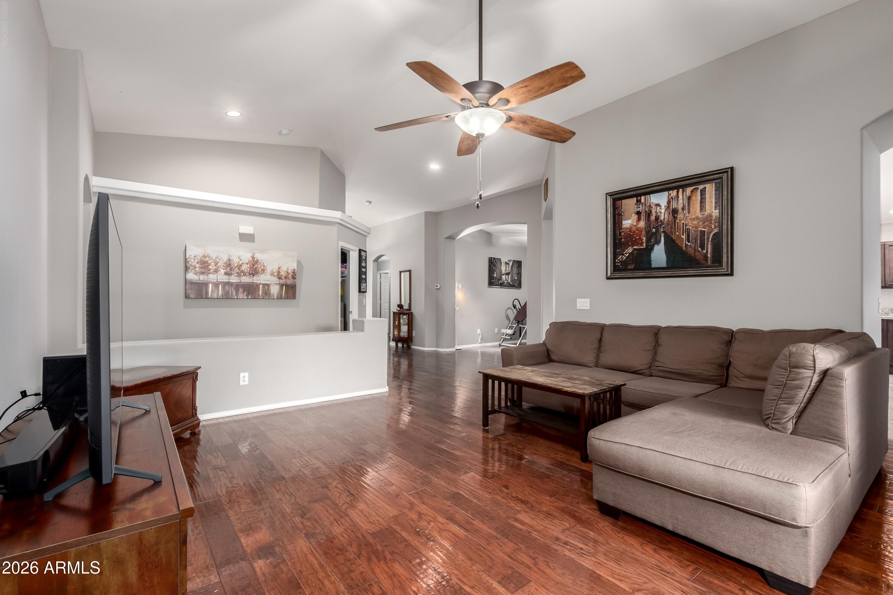872 E SETTLERS Trail