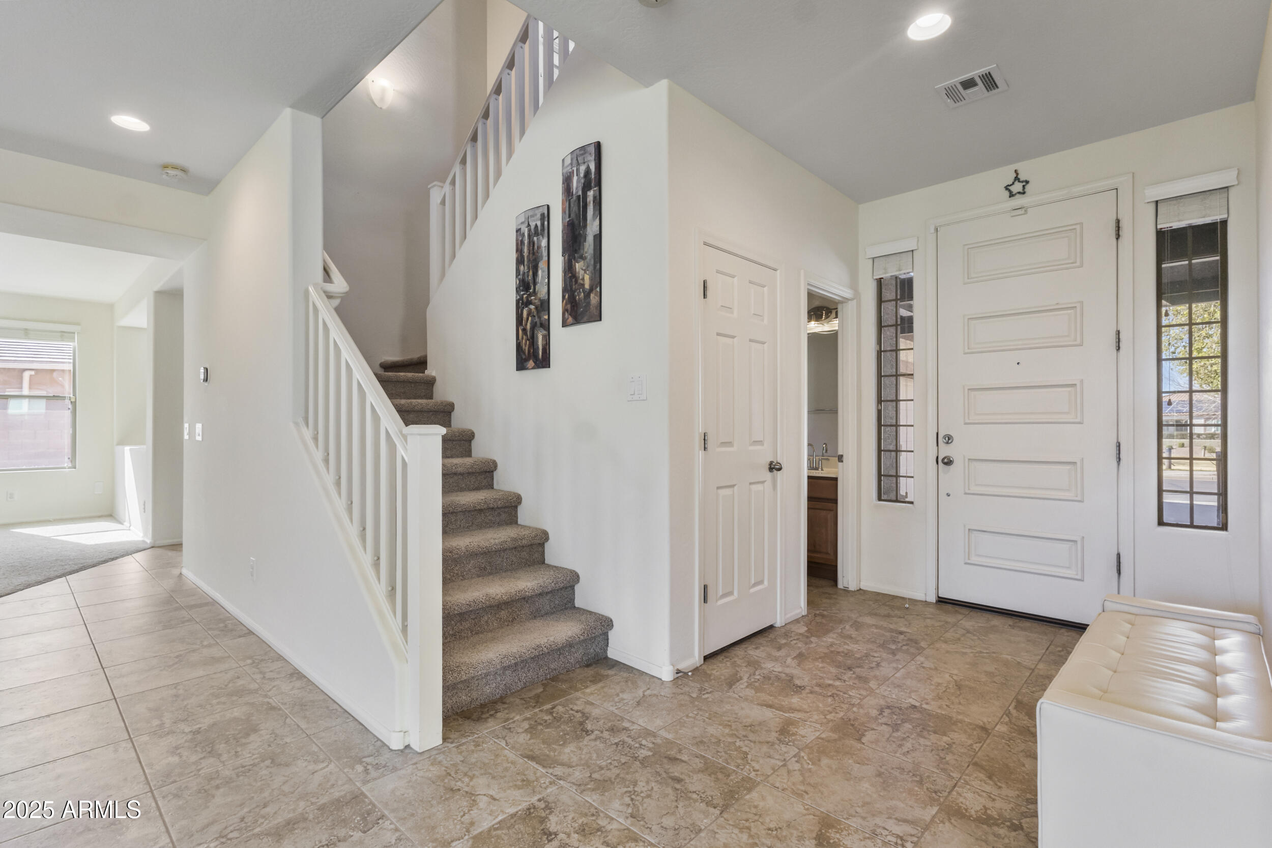 1093 E DORAL Avenue