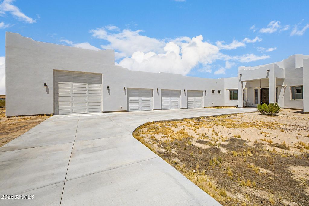 Photo of 11853 W Cruiser Lane, Casa Grande, AZ 85194 (MLS # 7021917)