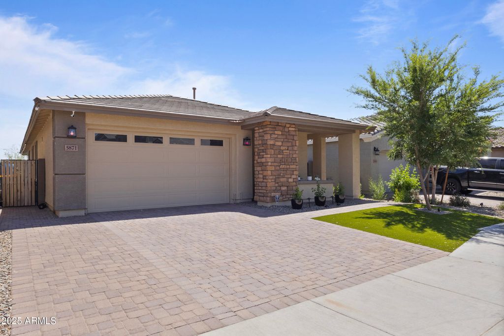 Photo of 5871 N 187th Lane, Litchfield Park, AZ 85340 (MLS # 6868060)