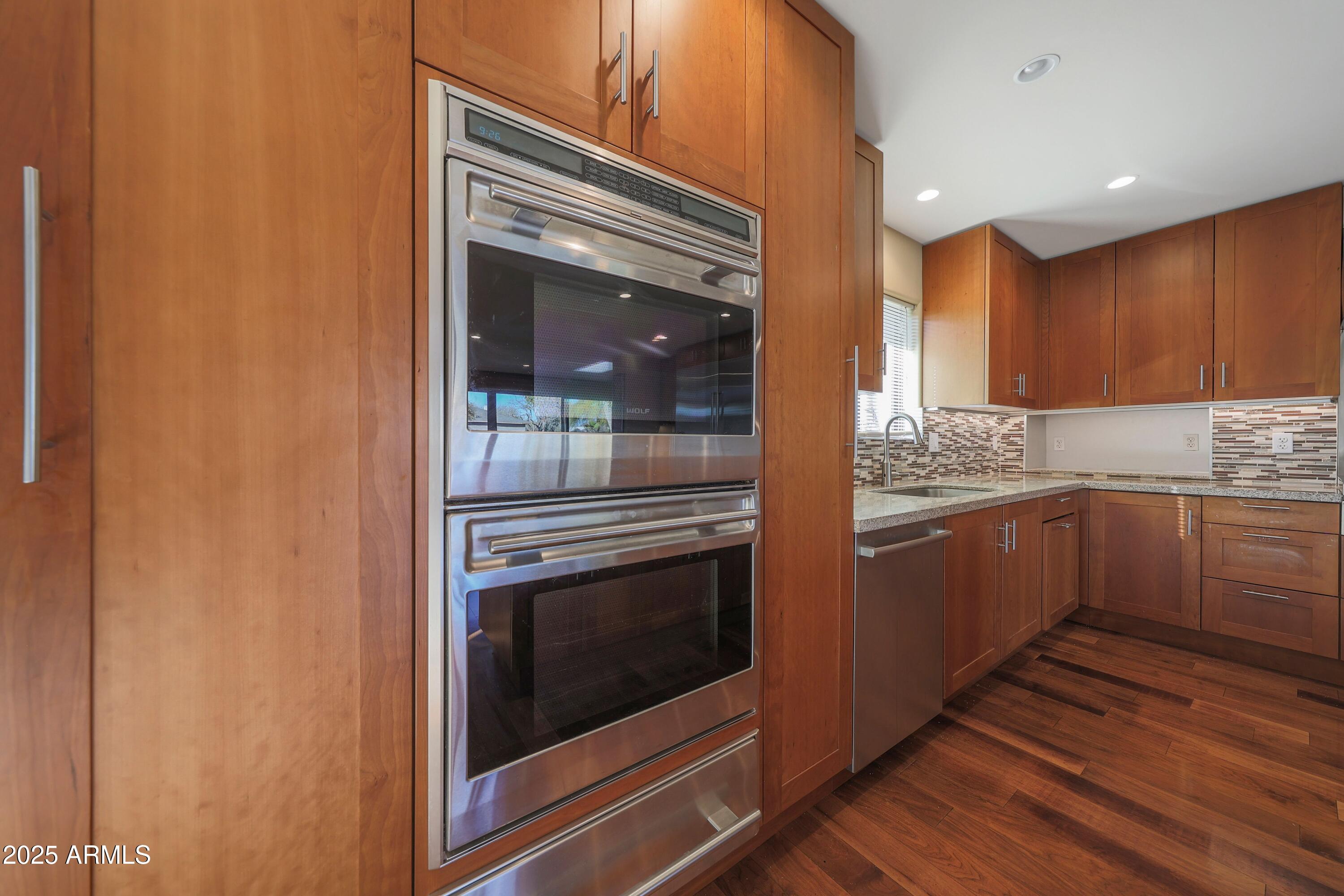 2718 E CAMPO BELLO Drive