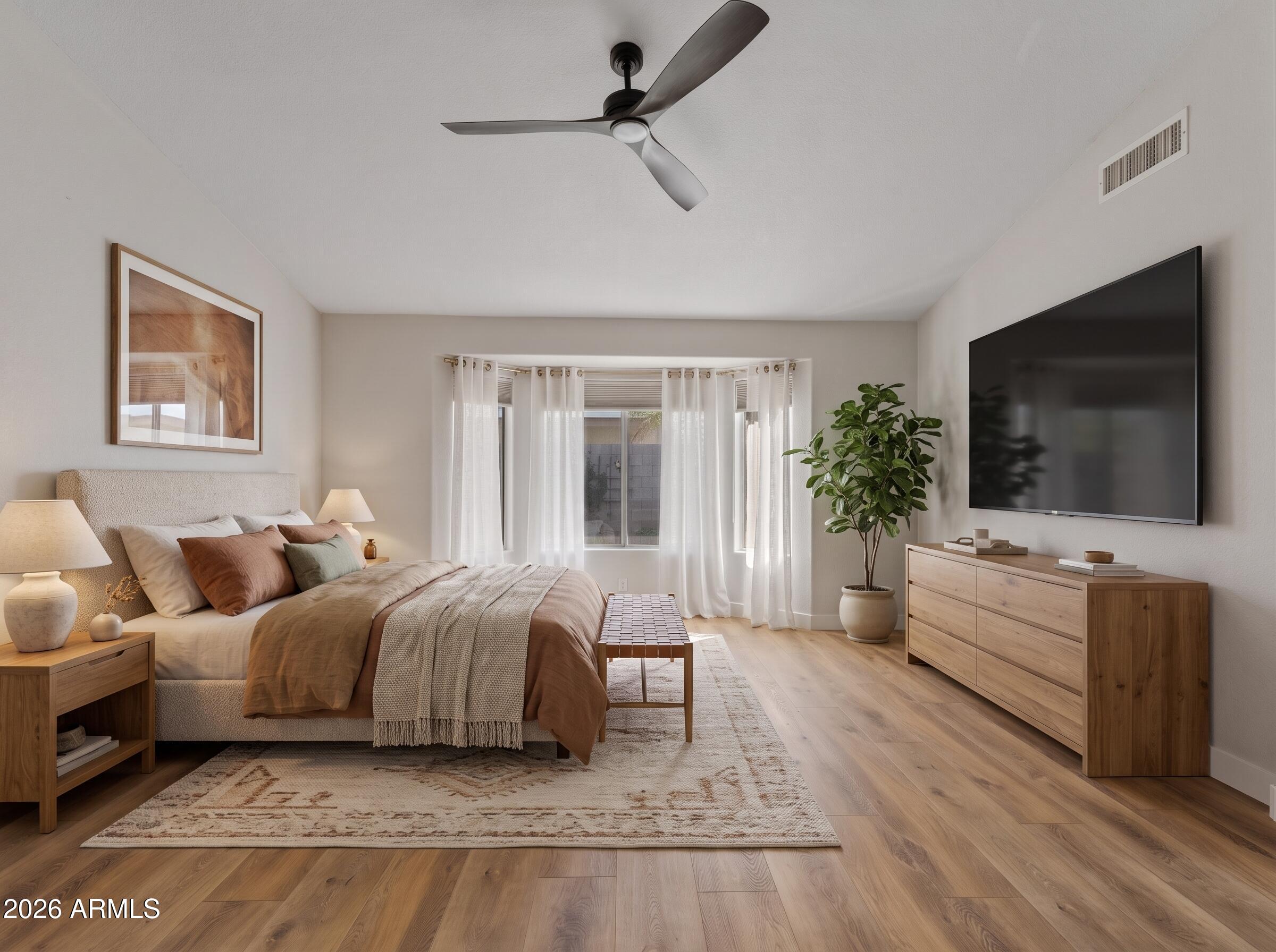 1021 E LINDA Lane