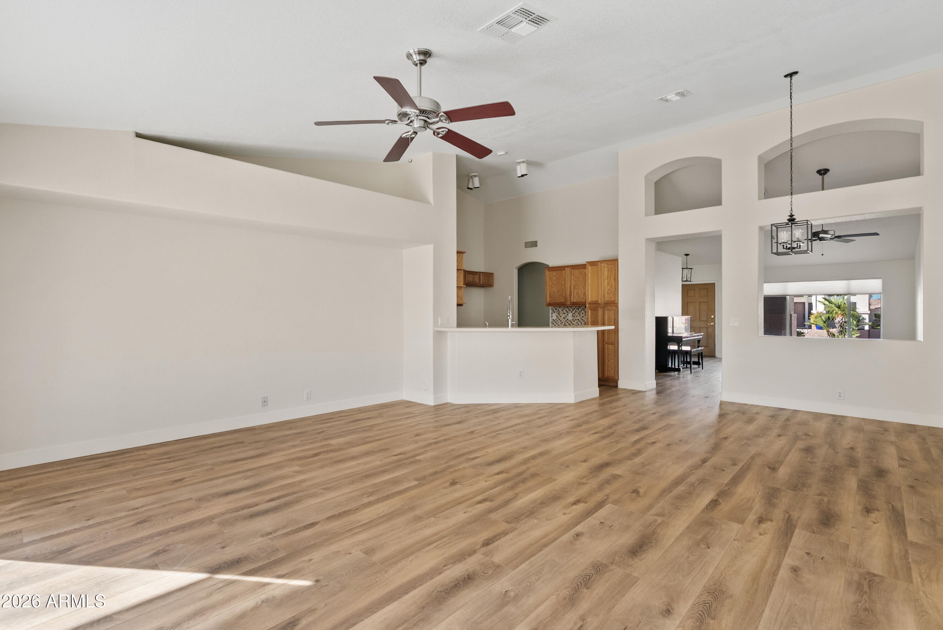 1021 E LINDA Lane