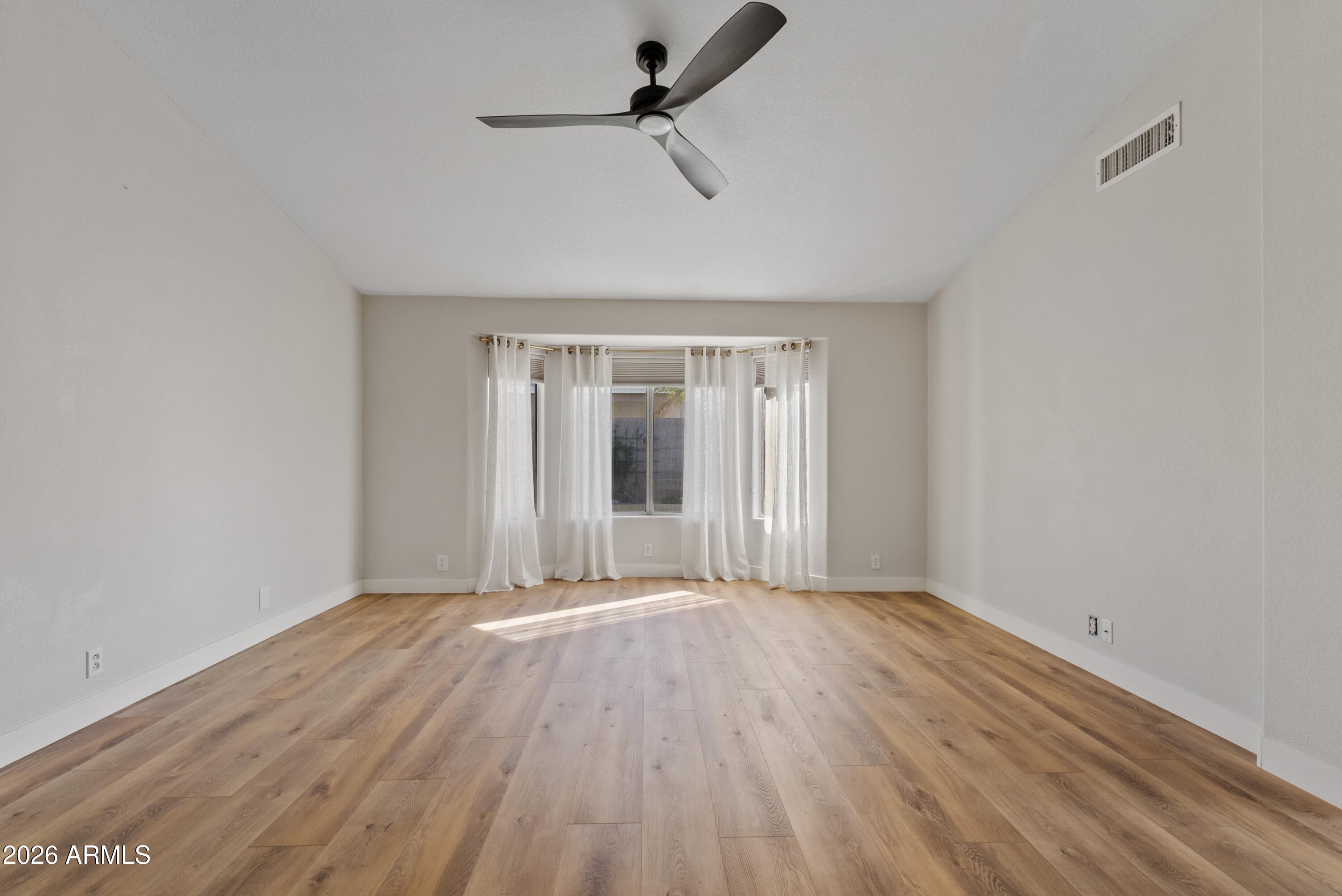 1021 E LINDA Lane