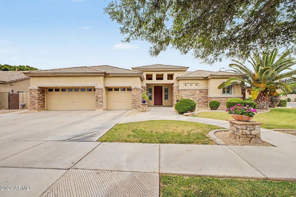 Photo of 332 W Macaw Drive, Chandler, AZ 85286 (MLS # 7021501)