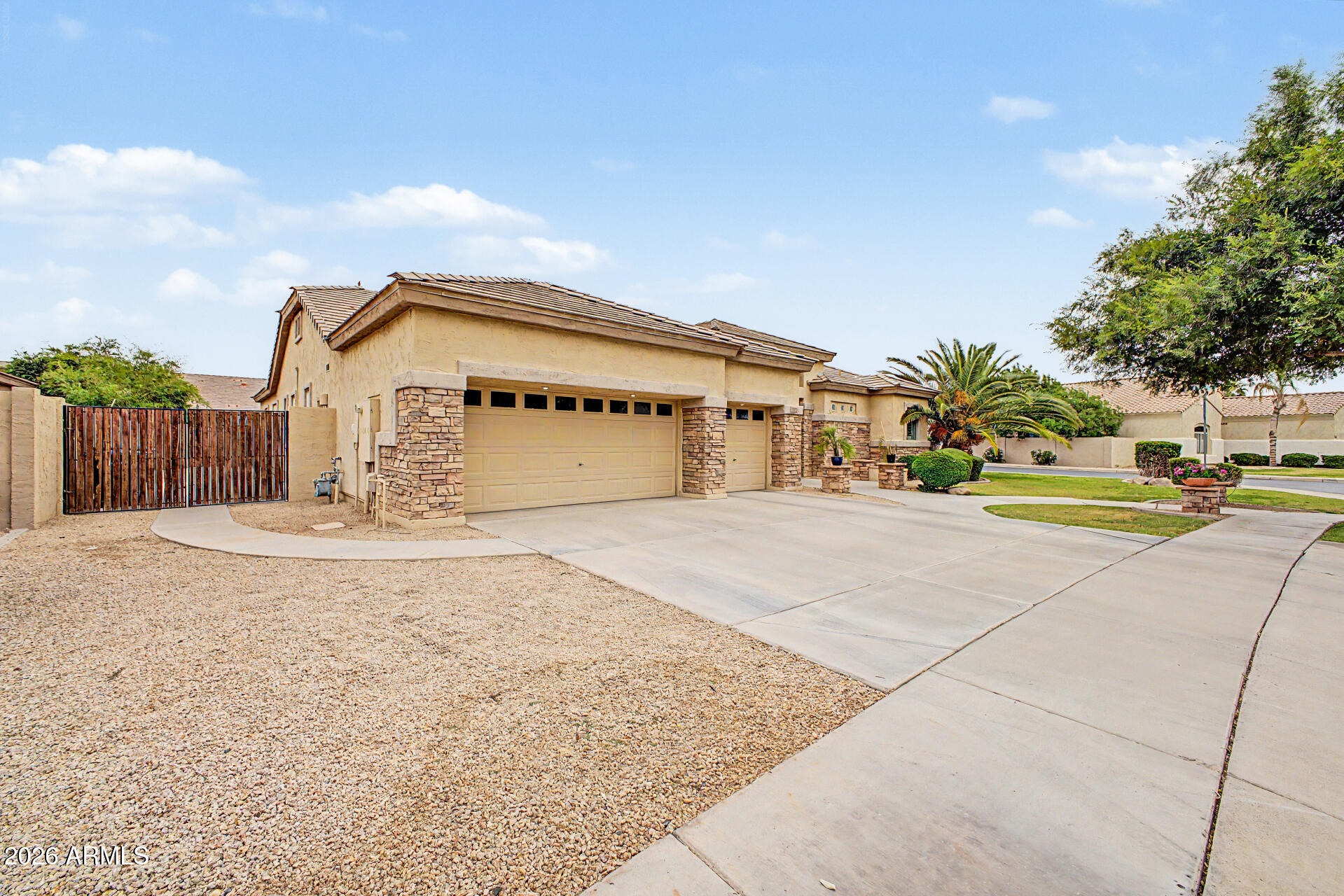 332 W MACAW Drive