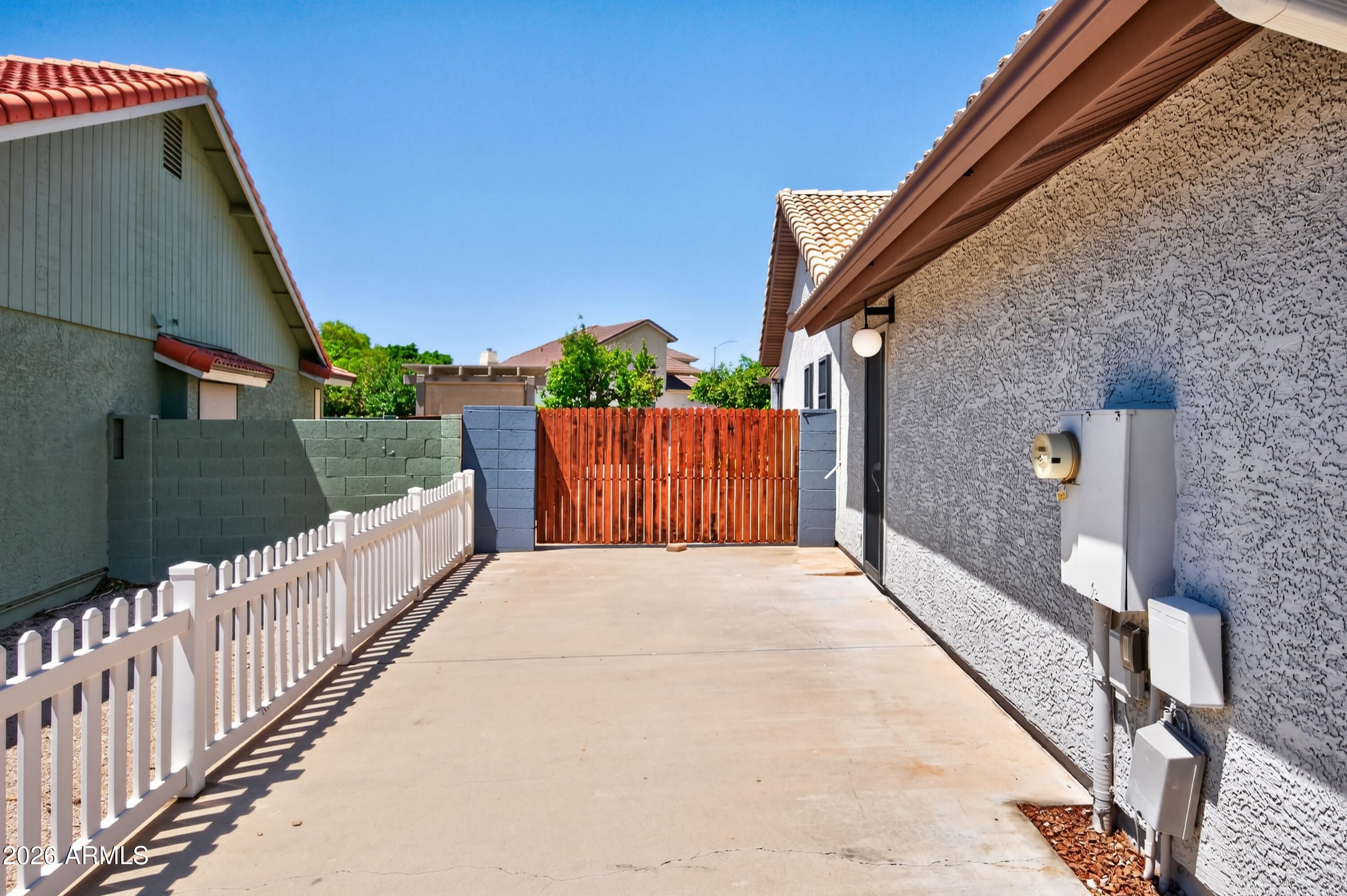 2240 N GAYLORD --