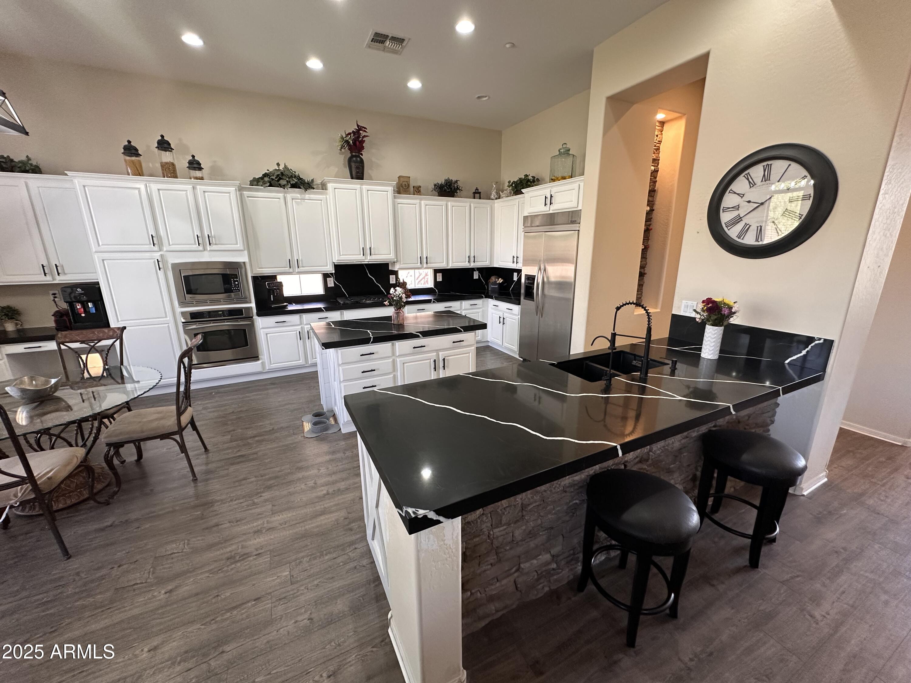 1569 W LAUREL GREENS Court