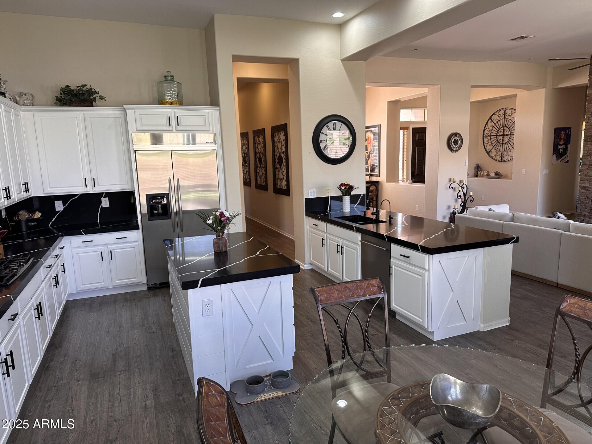 1569 W LAUREL GREENS Court